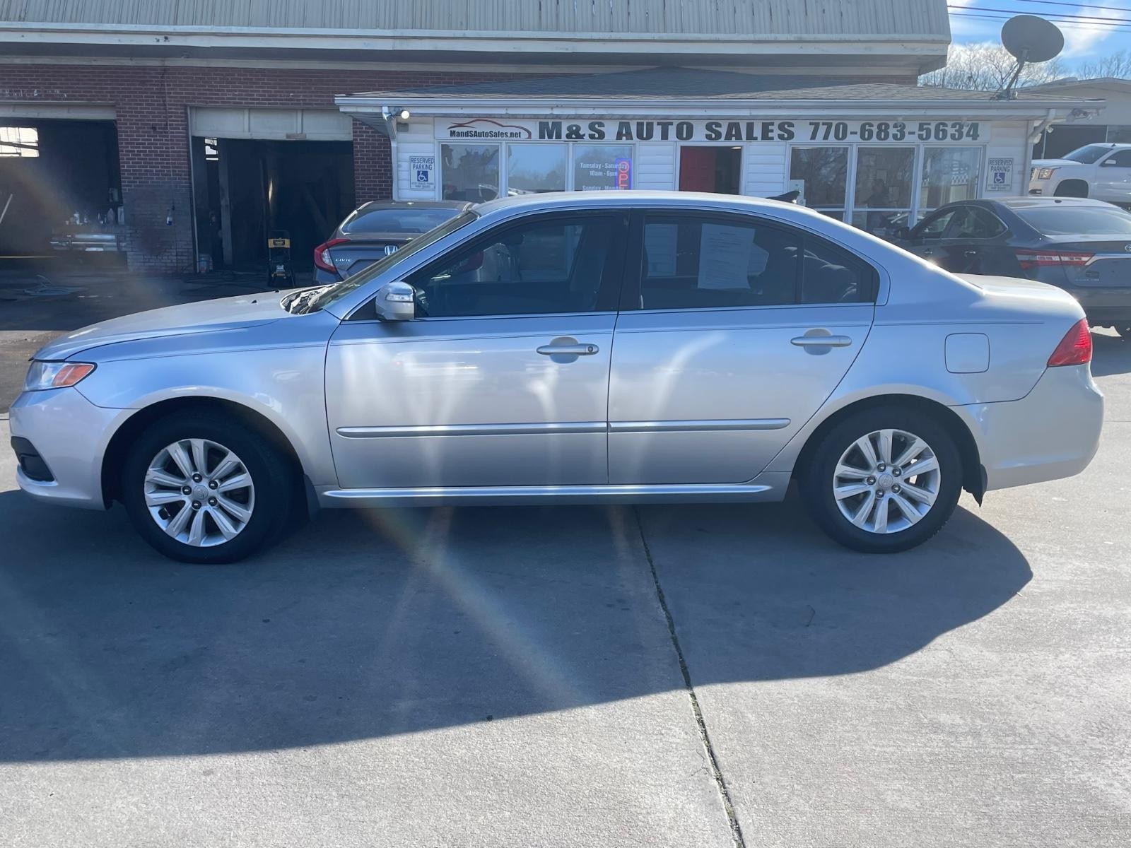 Kia Optima Vehicle Full-screen Gallery Image 2