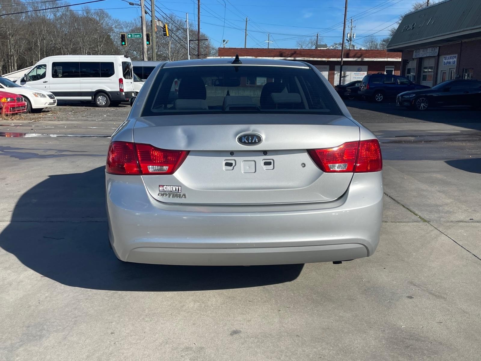 Kia Optima Vehicle Full-screen Gallery Image 3