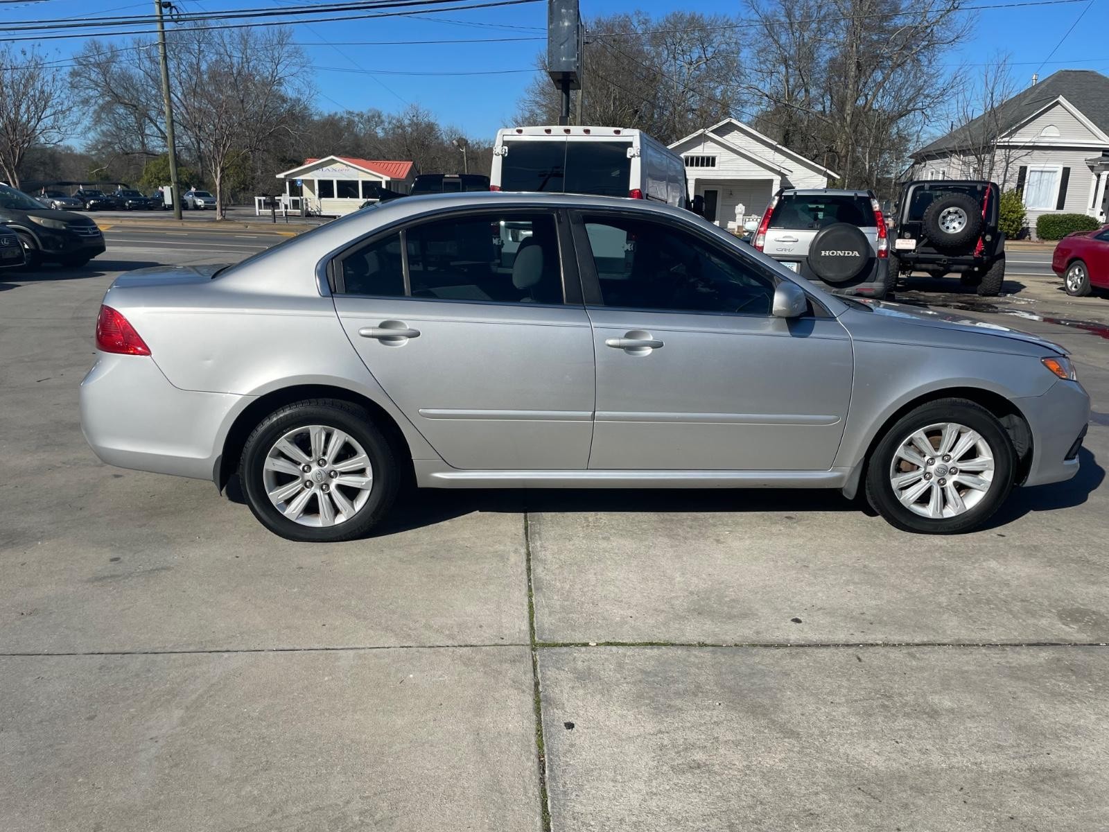 Kia Optima Vehicle Full-screen Gallery Image 4