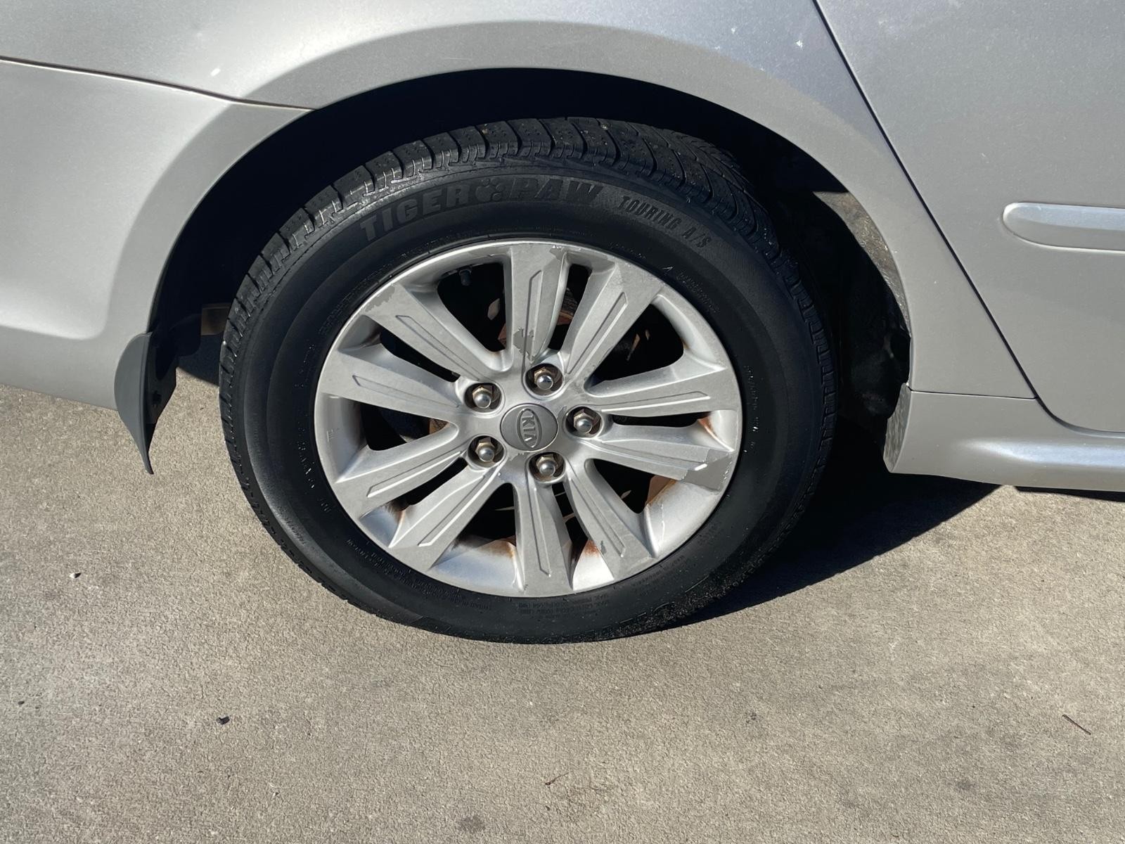 Kia Optima Vehicle Full-screen Gallery Image 5