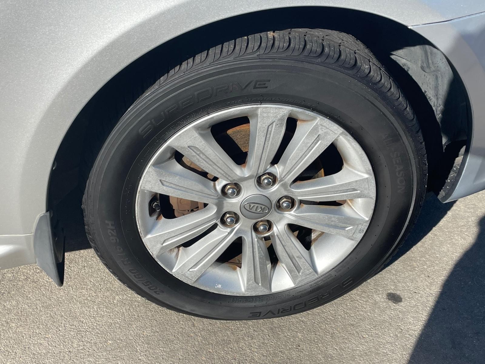 Kia Optima Vehicle Full-screen Gallery Image 6