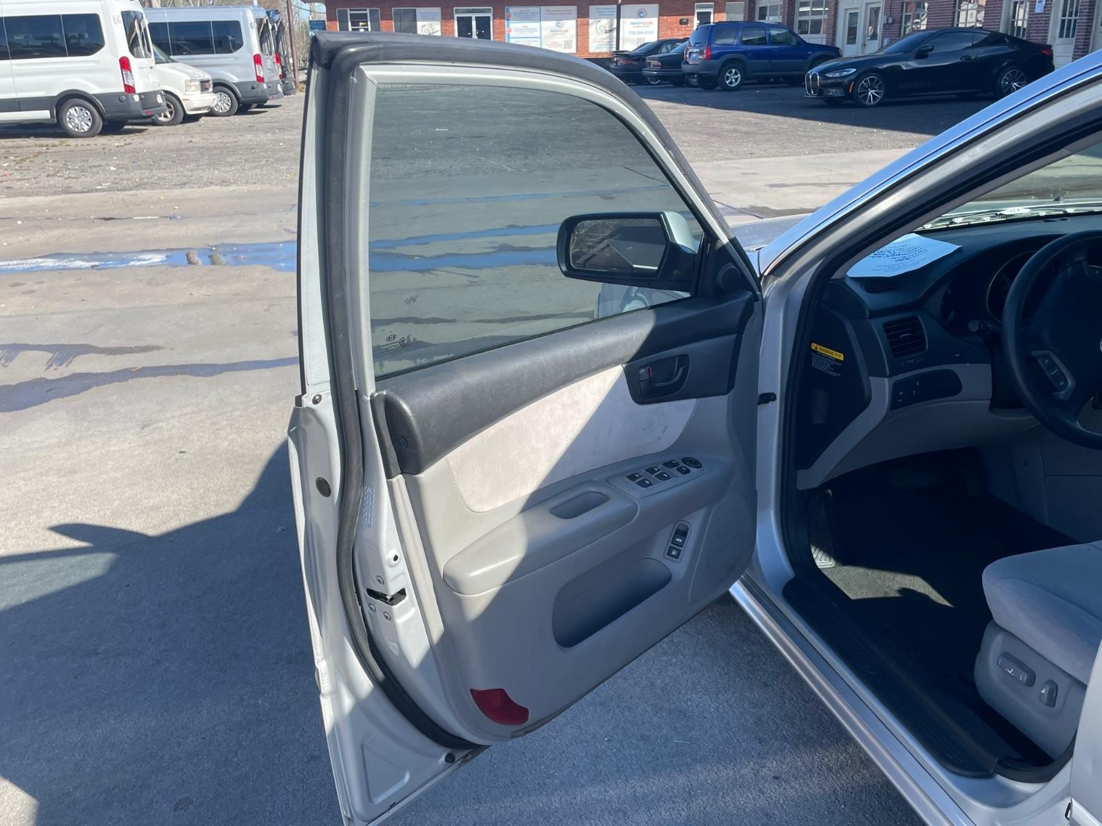 Kia Optima Vehicle Full-screen Gallery Image 9