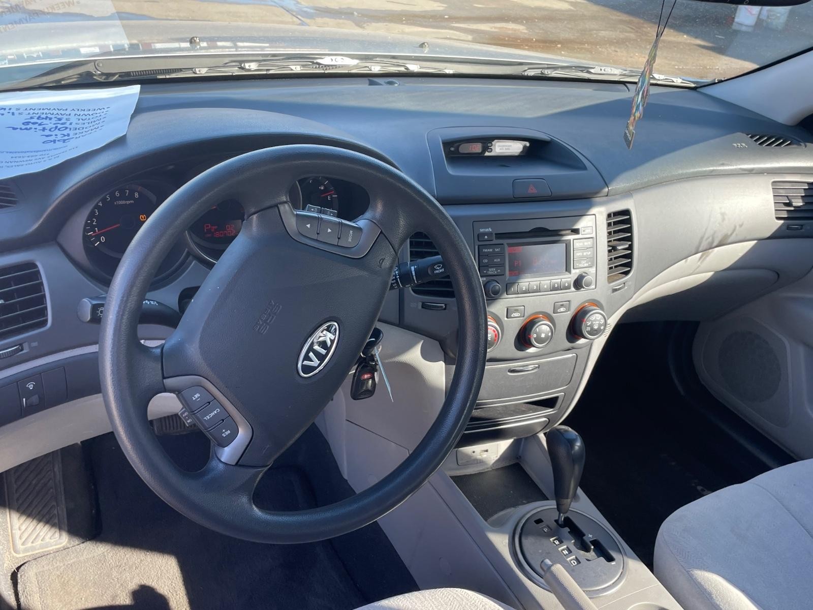 Kia Optima Vehicle Full-screen Gallery Image 12