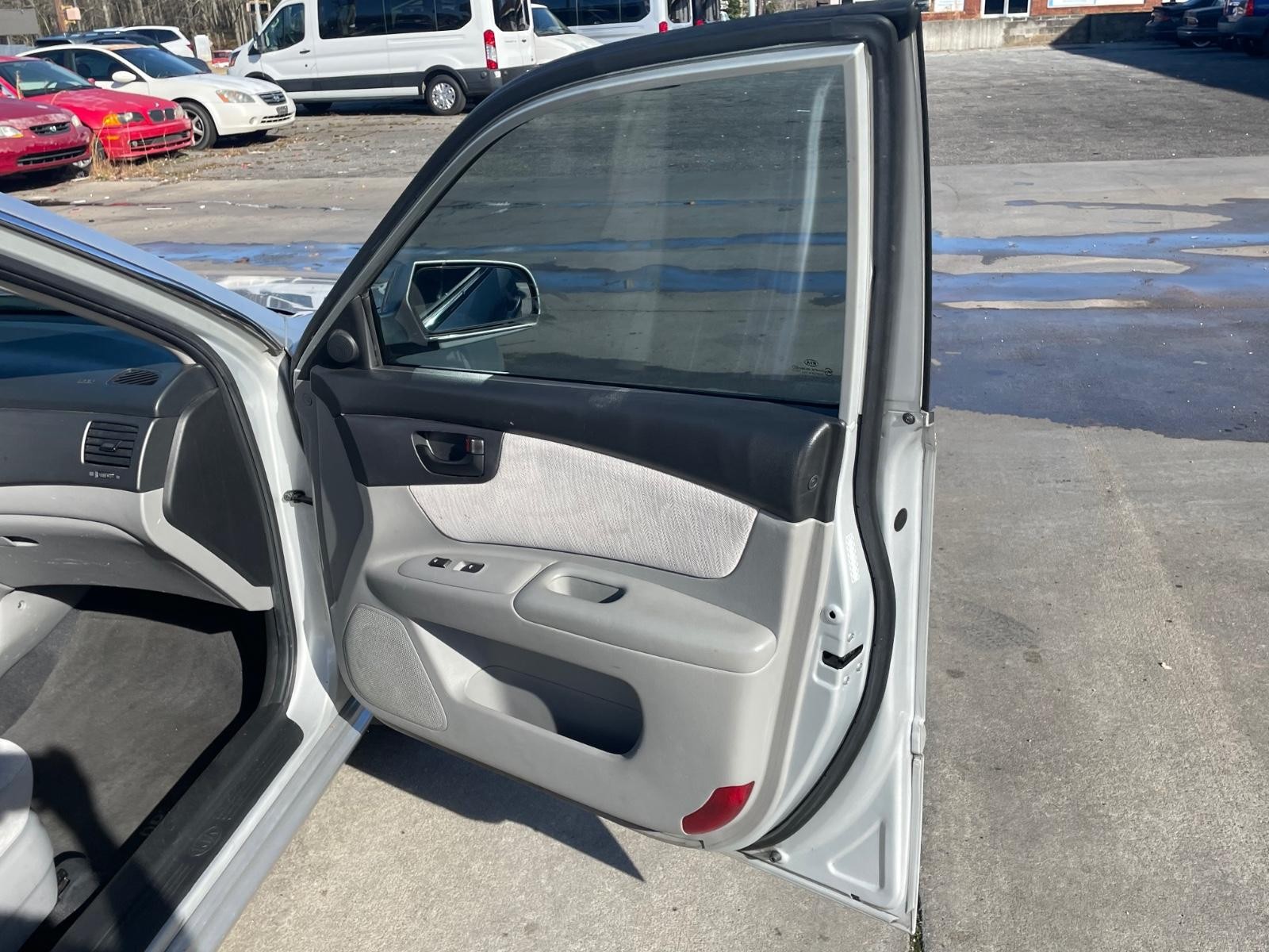 Kia Optima Vehicle Full-screen Gallery Image 17