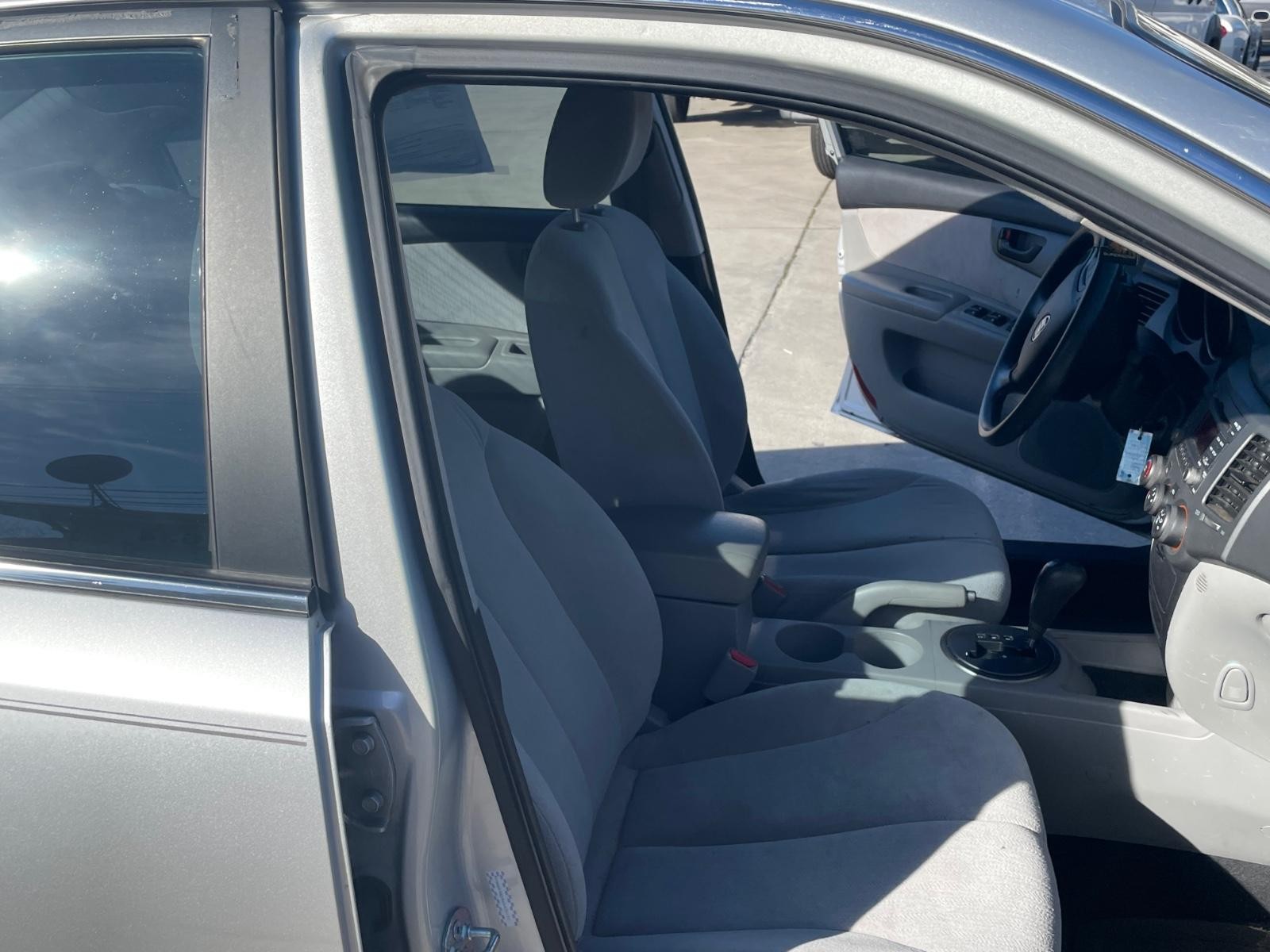 Kia Optima Vehicle Full-screen Gallery Image 18