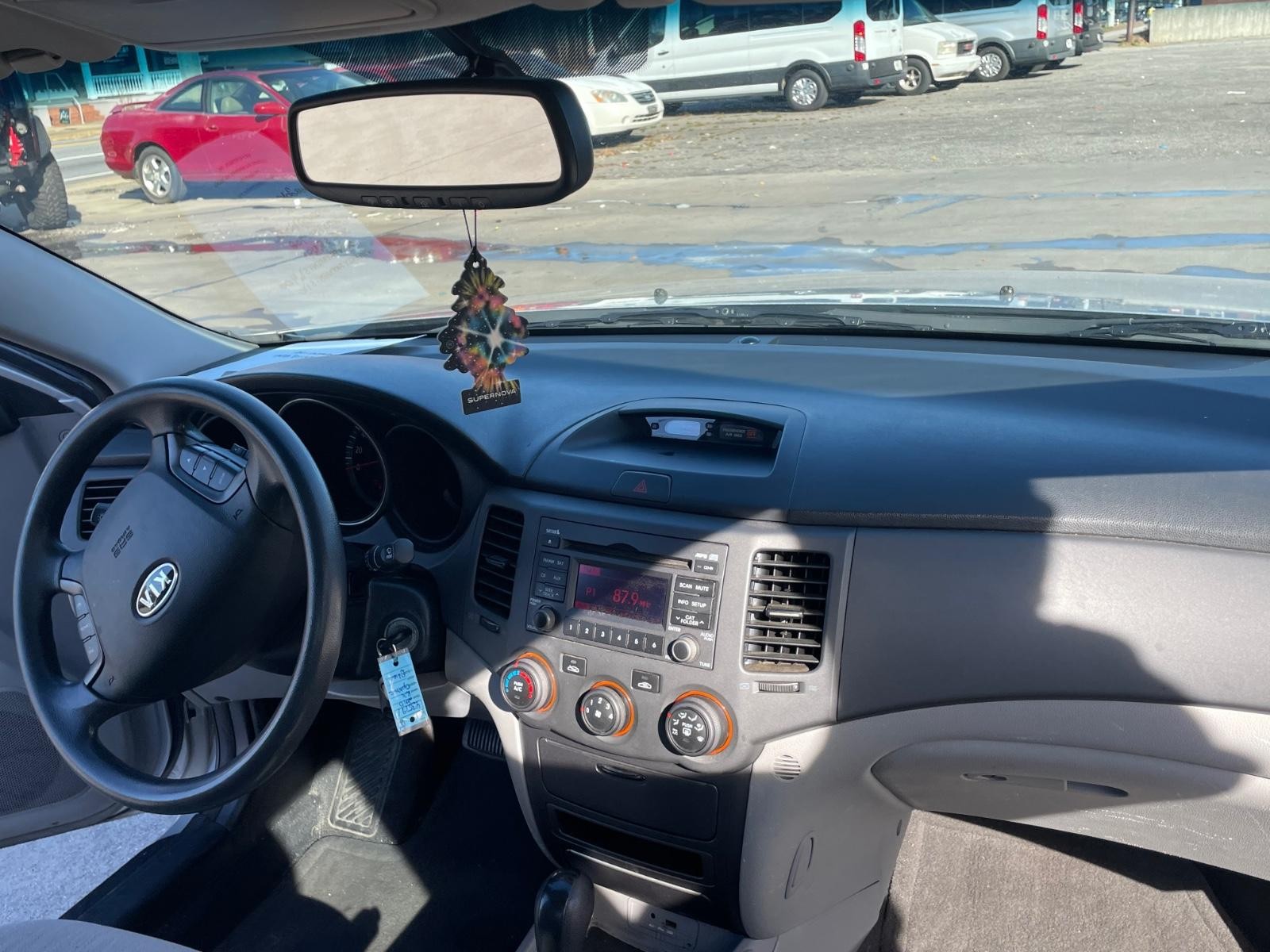 Kia Optima Vehicle Full-screen Gallery Image 19