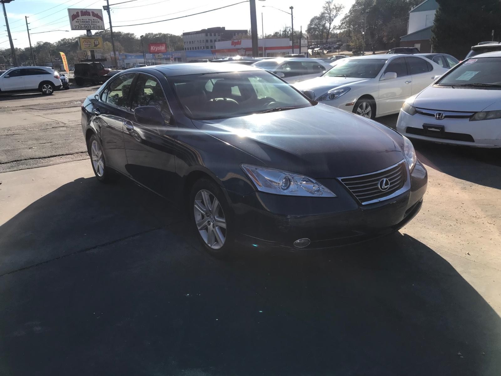 Lexus ES 350 Vehicle Full-screen Gallery Image 3