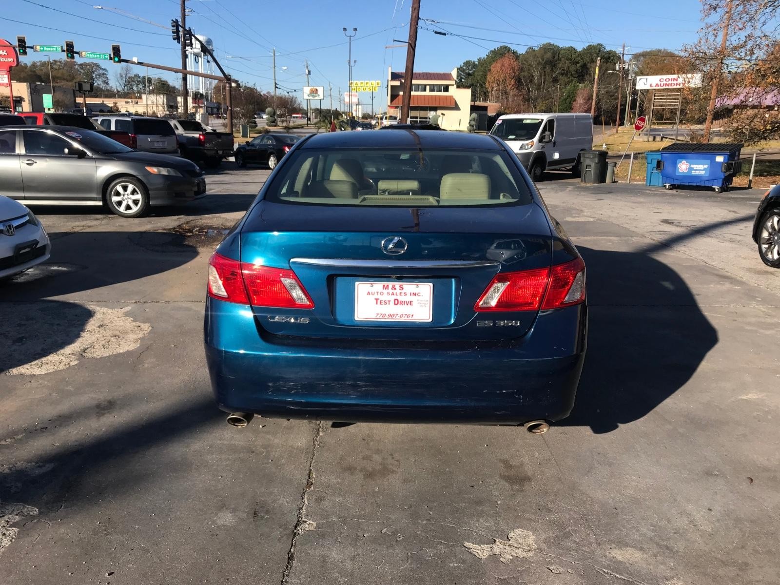 Lexus ES 350 Vehicle Full-screen Gallery Image 5