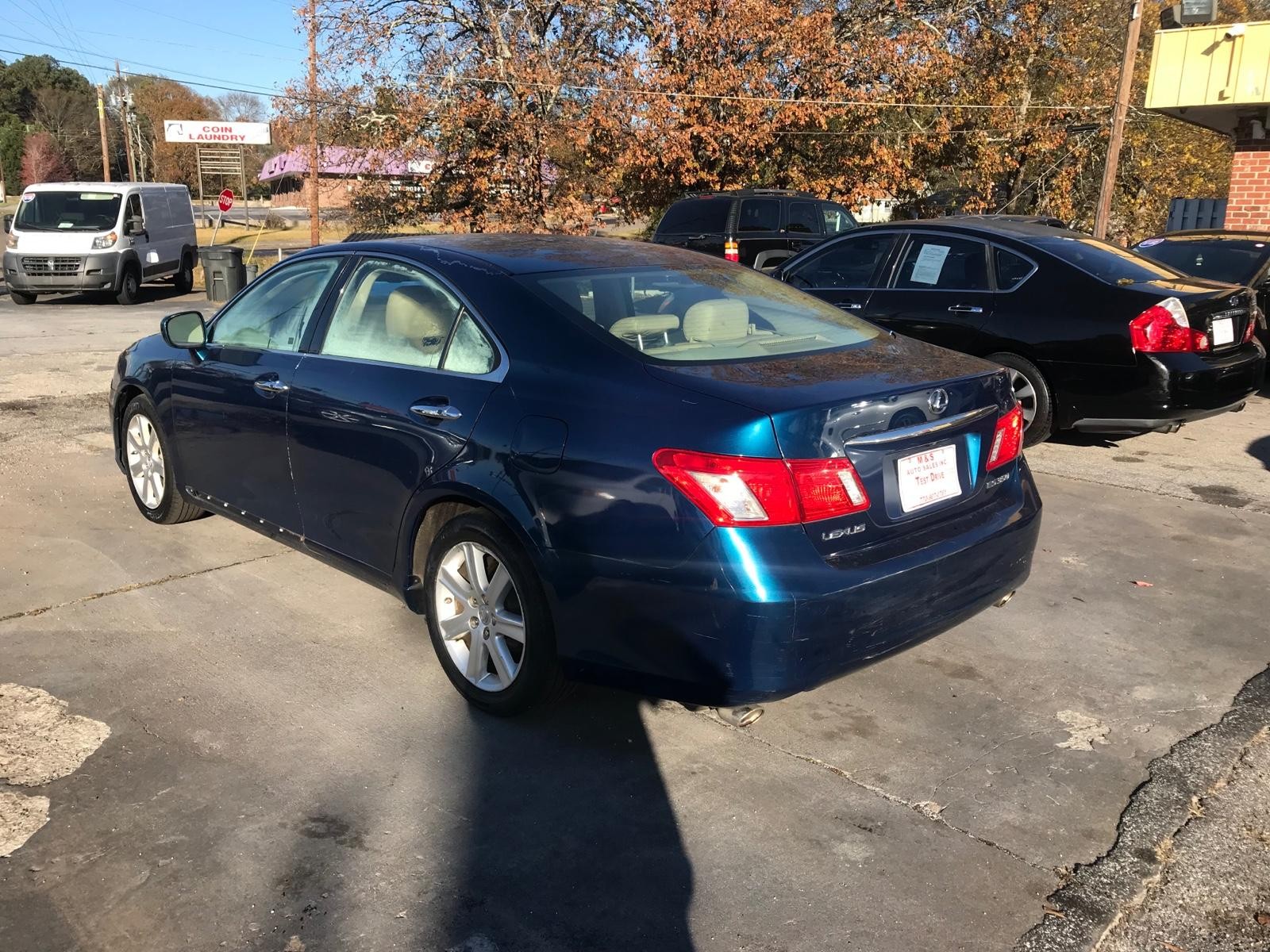 Lexus ES 350 Vehicle Full-screen Gallery Image 6