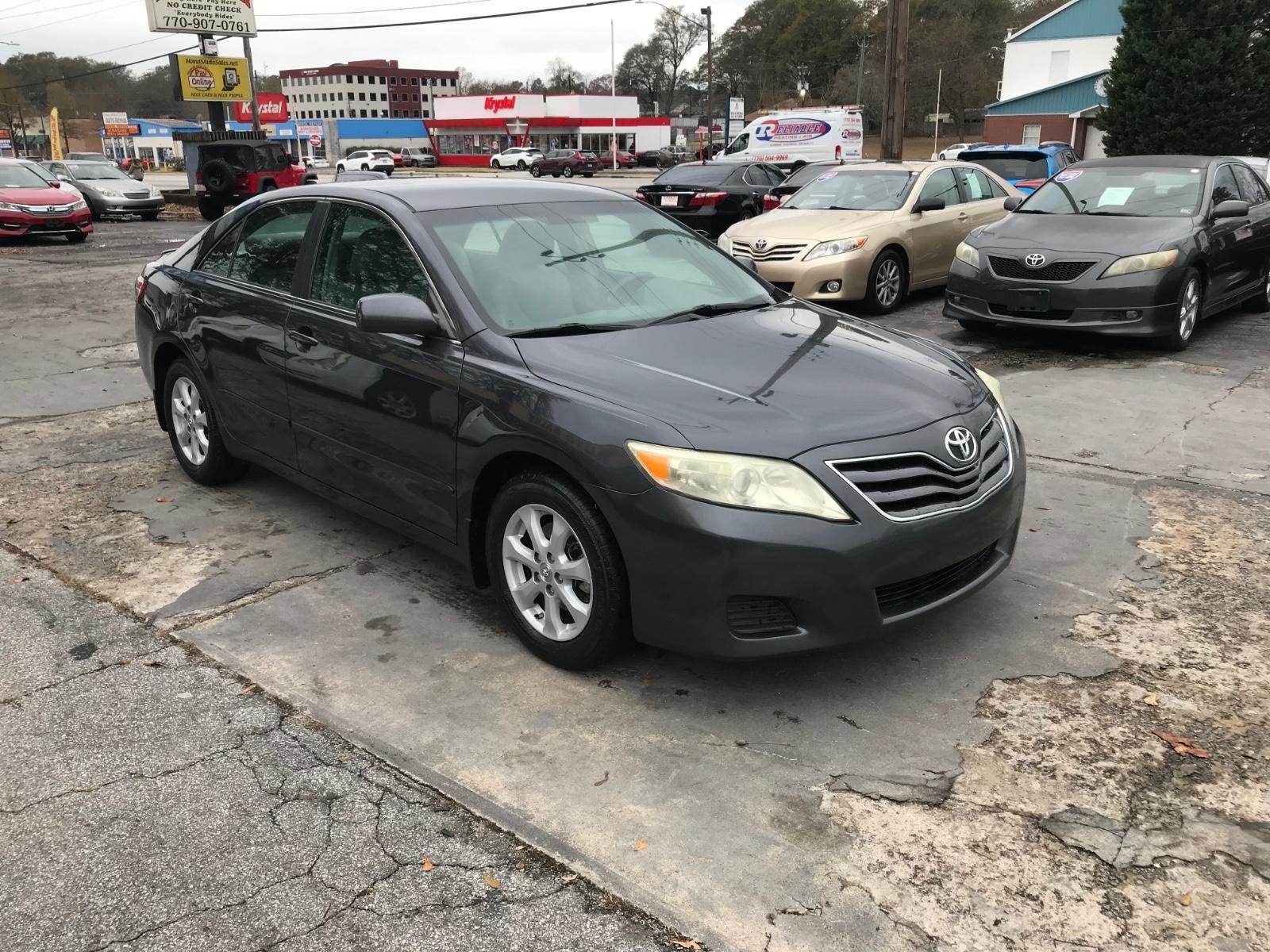 2010 Toyota Camry LE photo 3