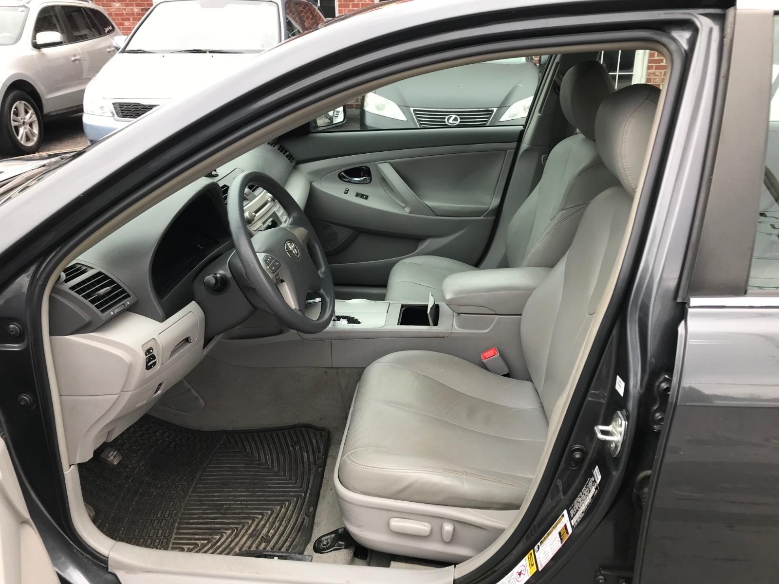 2010 Toyota Camry LE photo 6