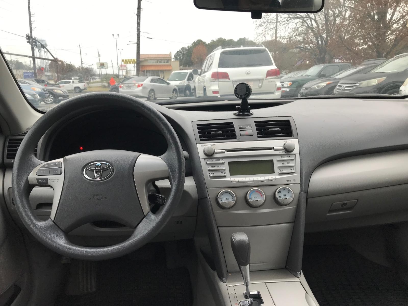 2010 Toyota Camry LE photo 9