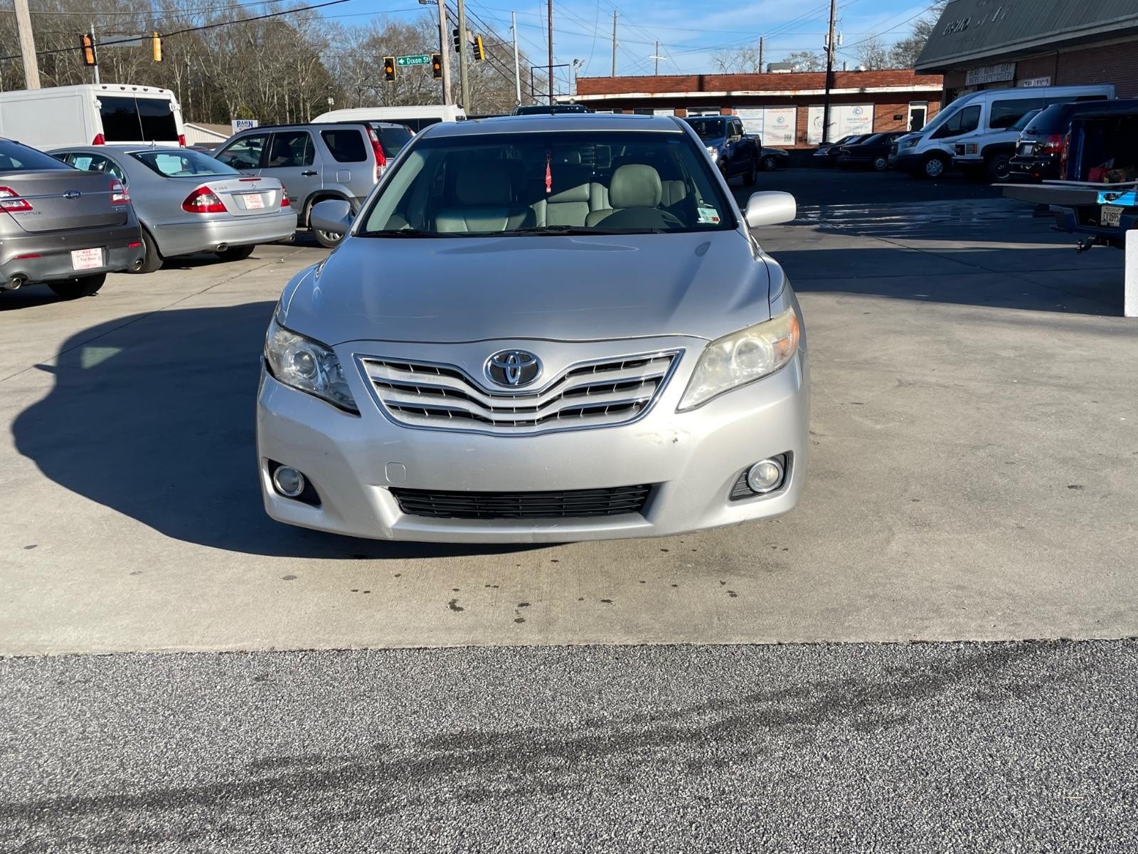 2010 Toyota Camry XLE photo 2