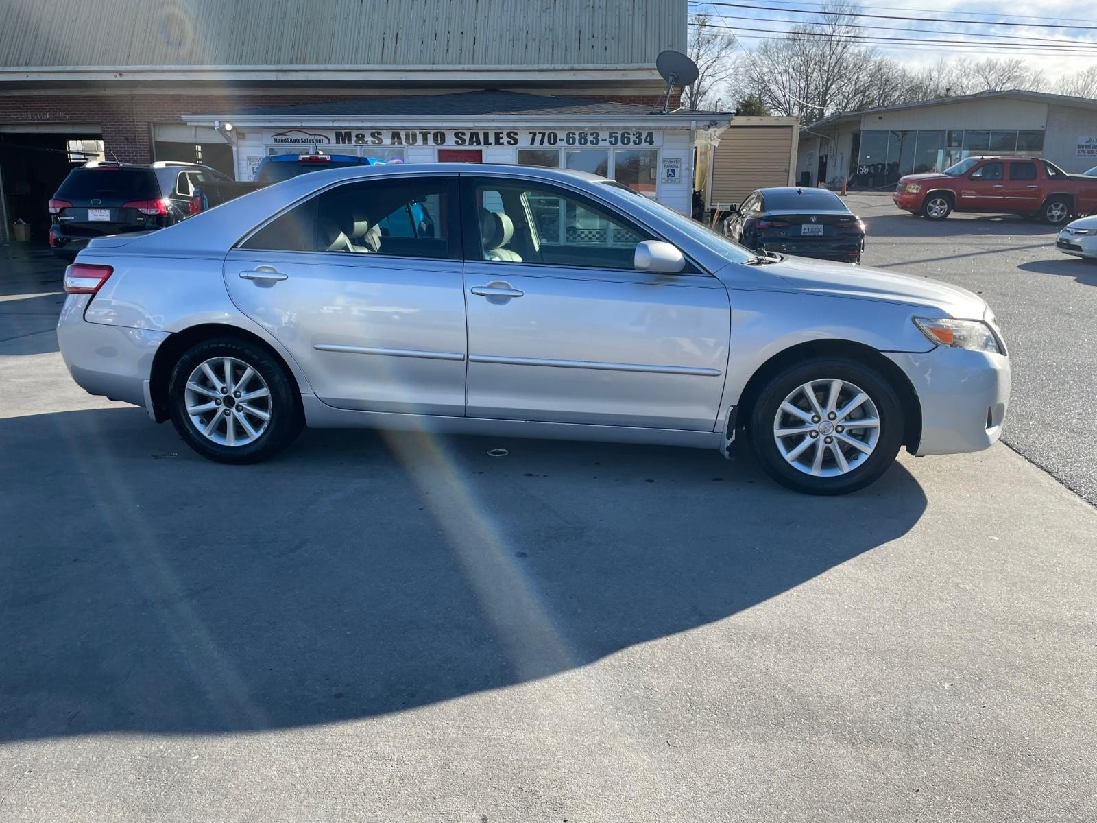2010 Toyota Camry XLE photo 3