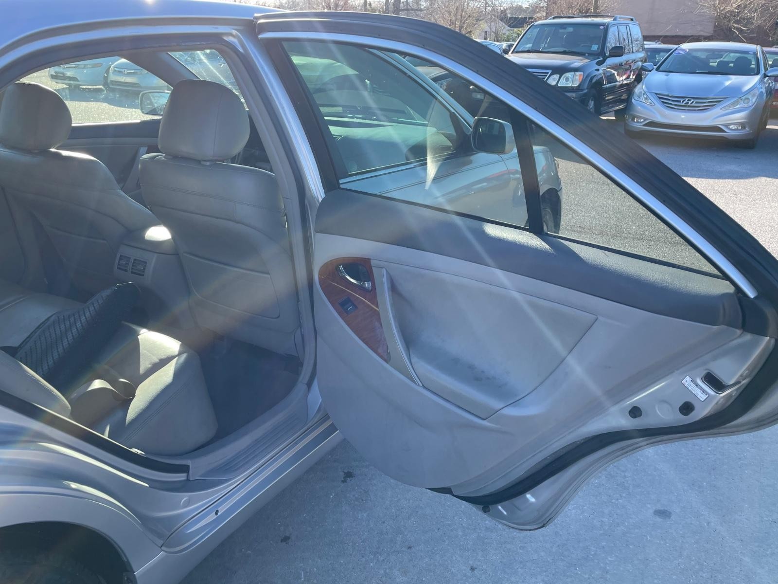 2010 Toyota Camry XLE photo 10