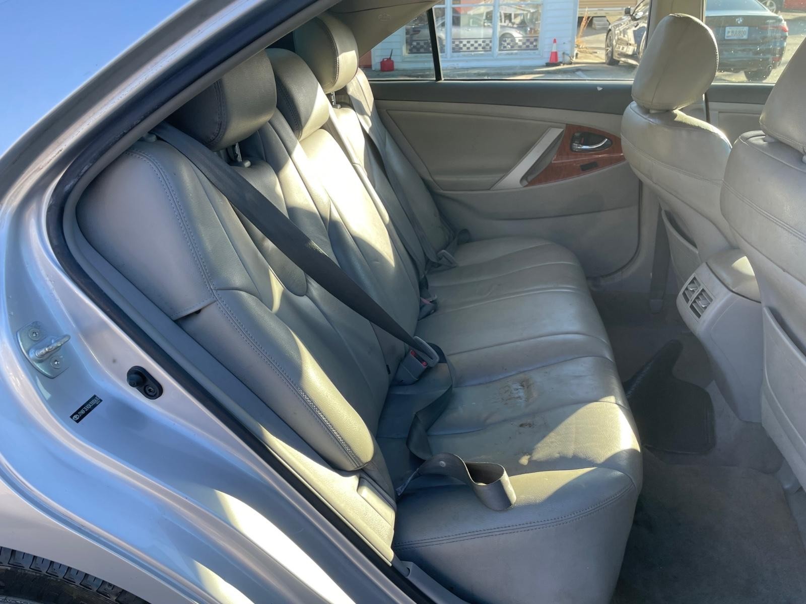 2010 Toyota Camry XLE photo 11
