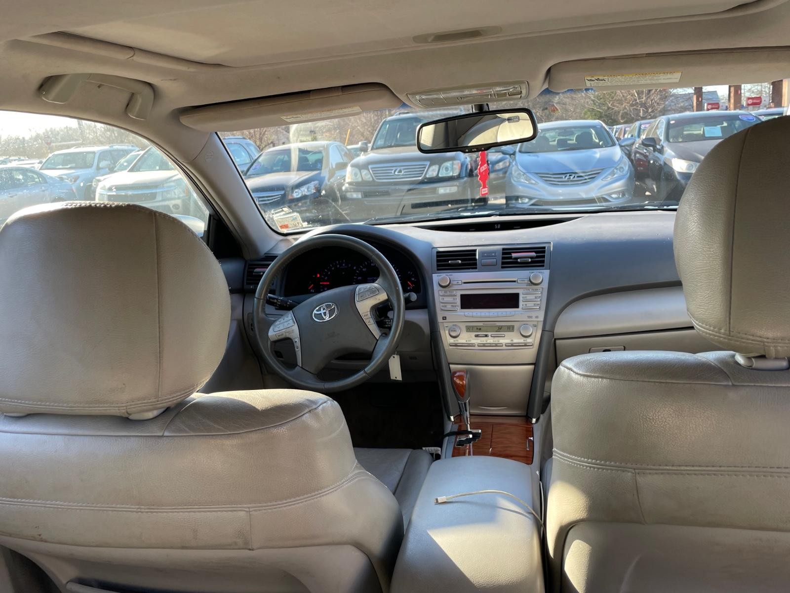 2010 Toyota Camry XLE photo 12