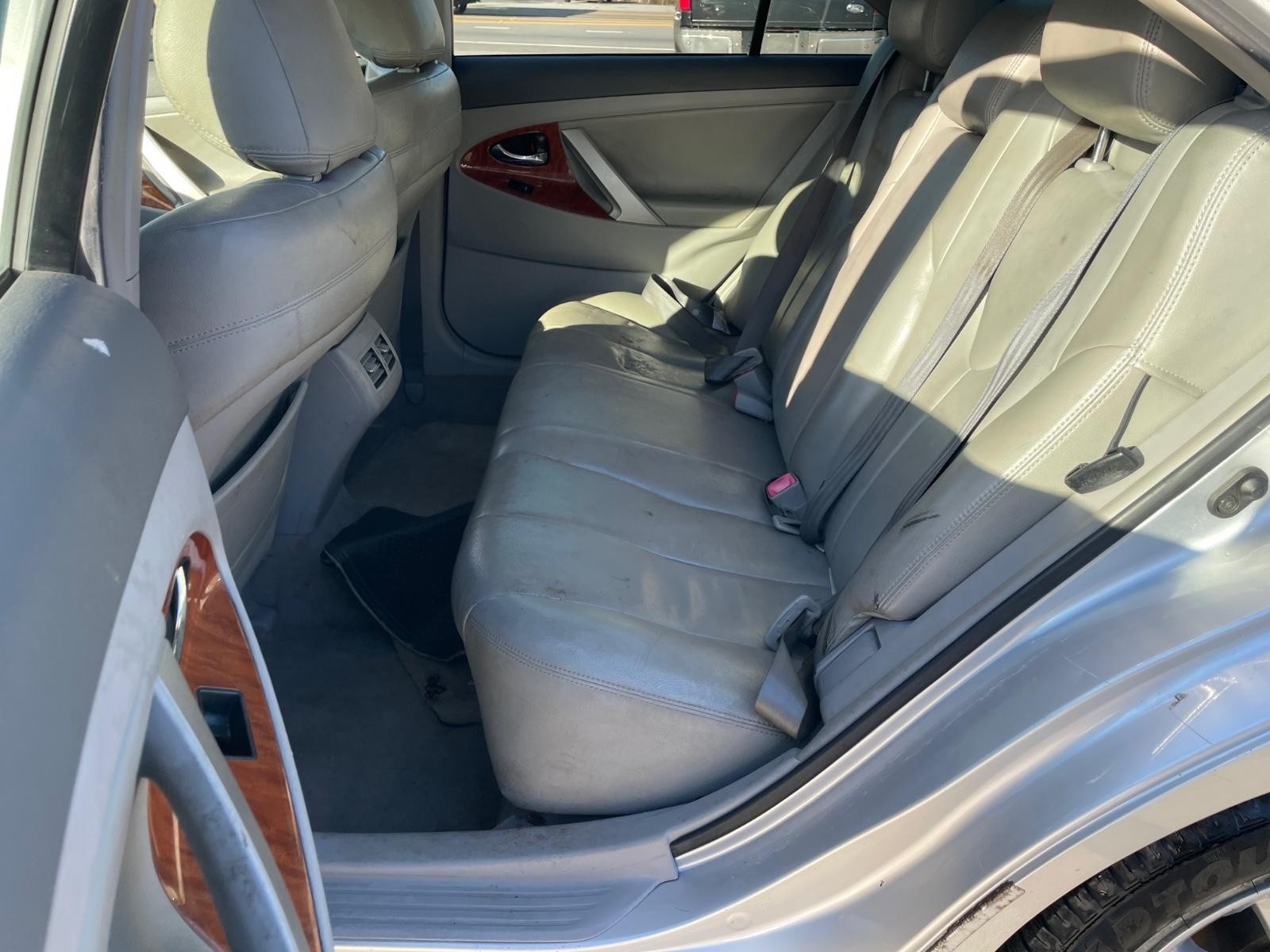 2010 Toyota Camry XLE photo 14