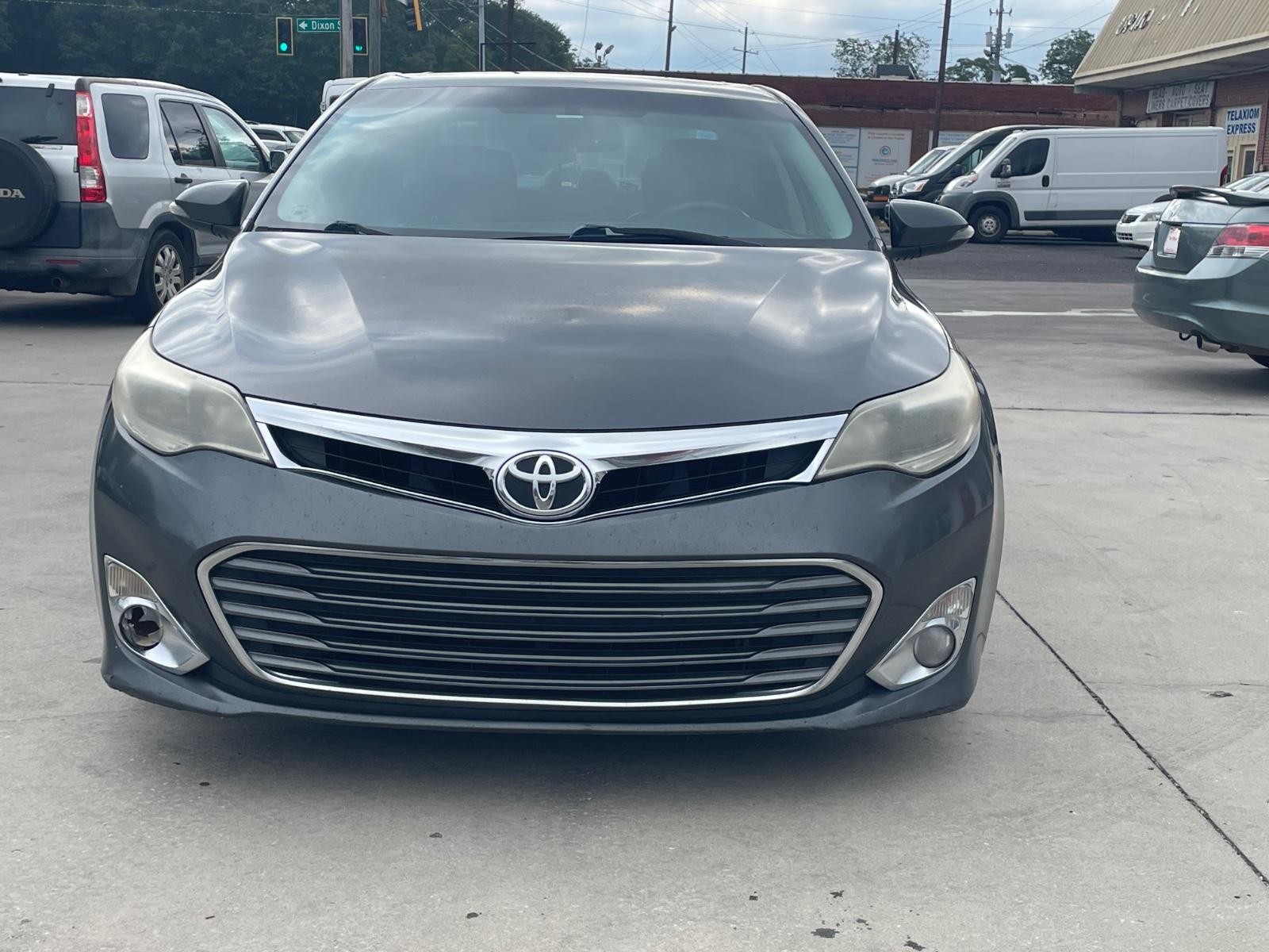 Toyota Avalon Vehicle Full-screen Gallery Image 2