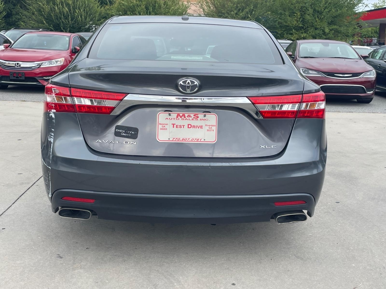 Toyota Avalon Vehicle Full-screen Gallery Image 4