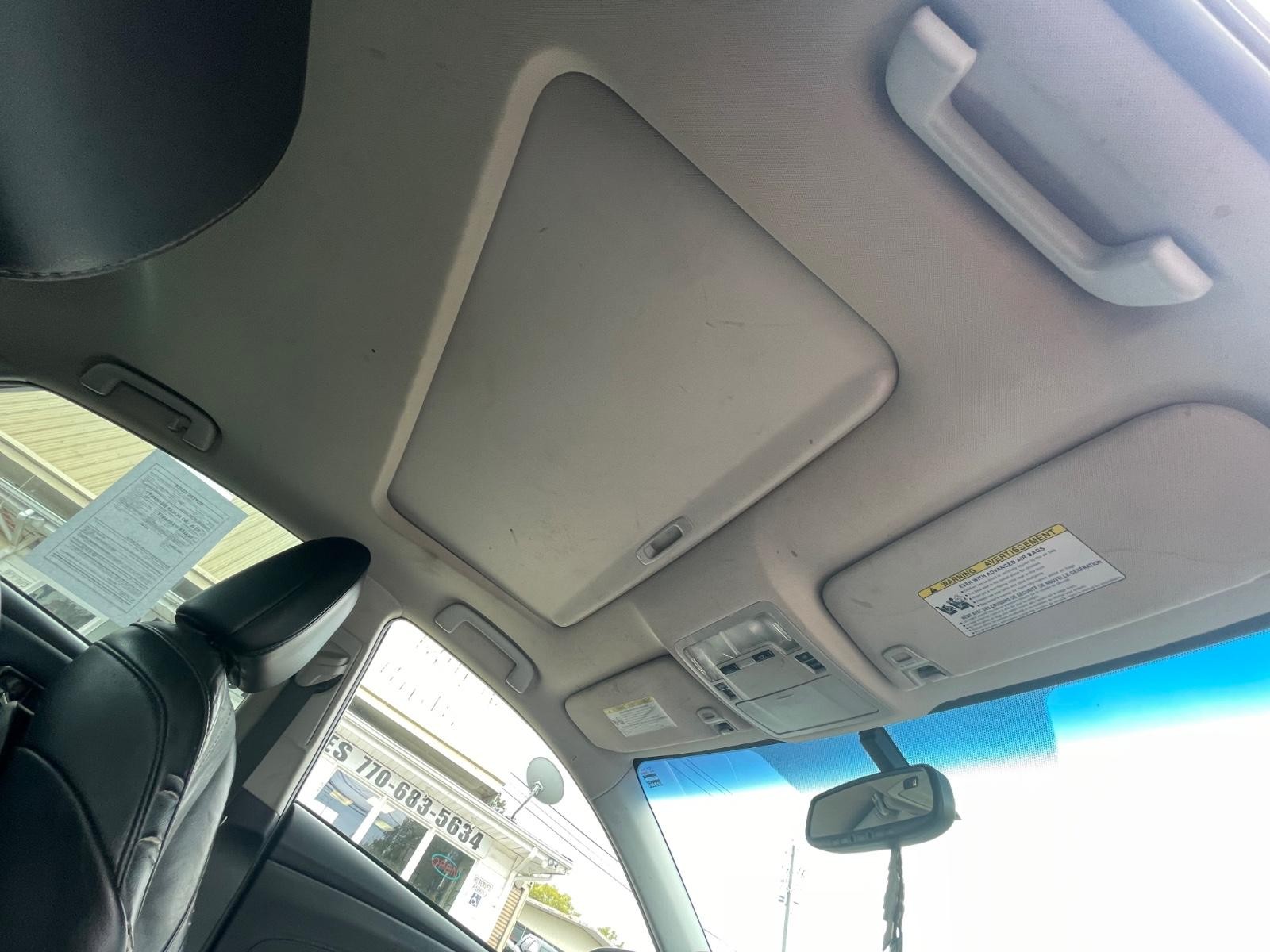 Toyota Avalon Vehicle Full-screen Gallery Image 10