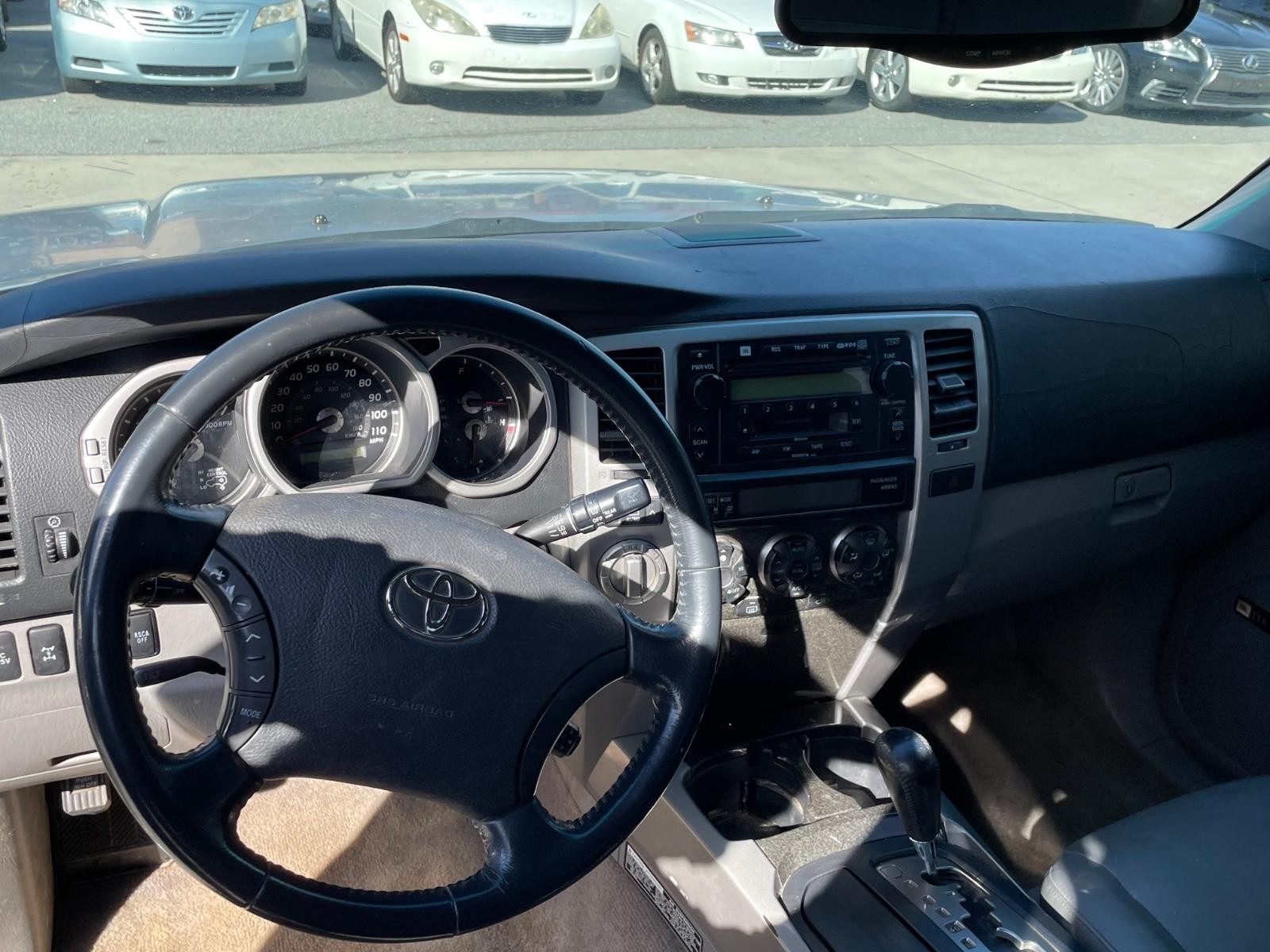 Toyota 4Runner Vehicle Full-screen Gallery Image 14