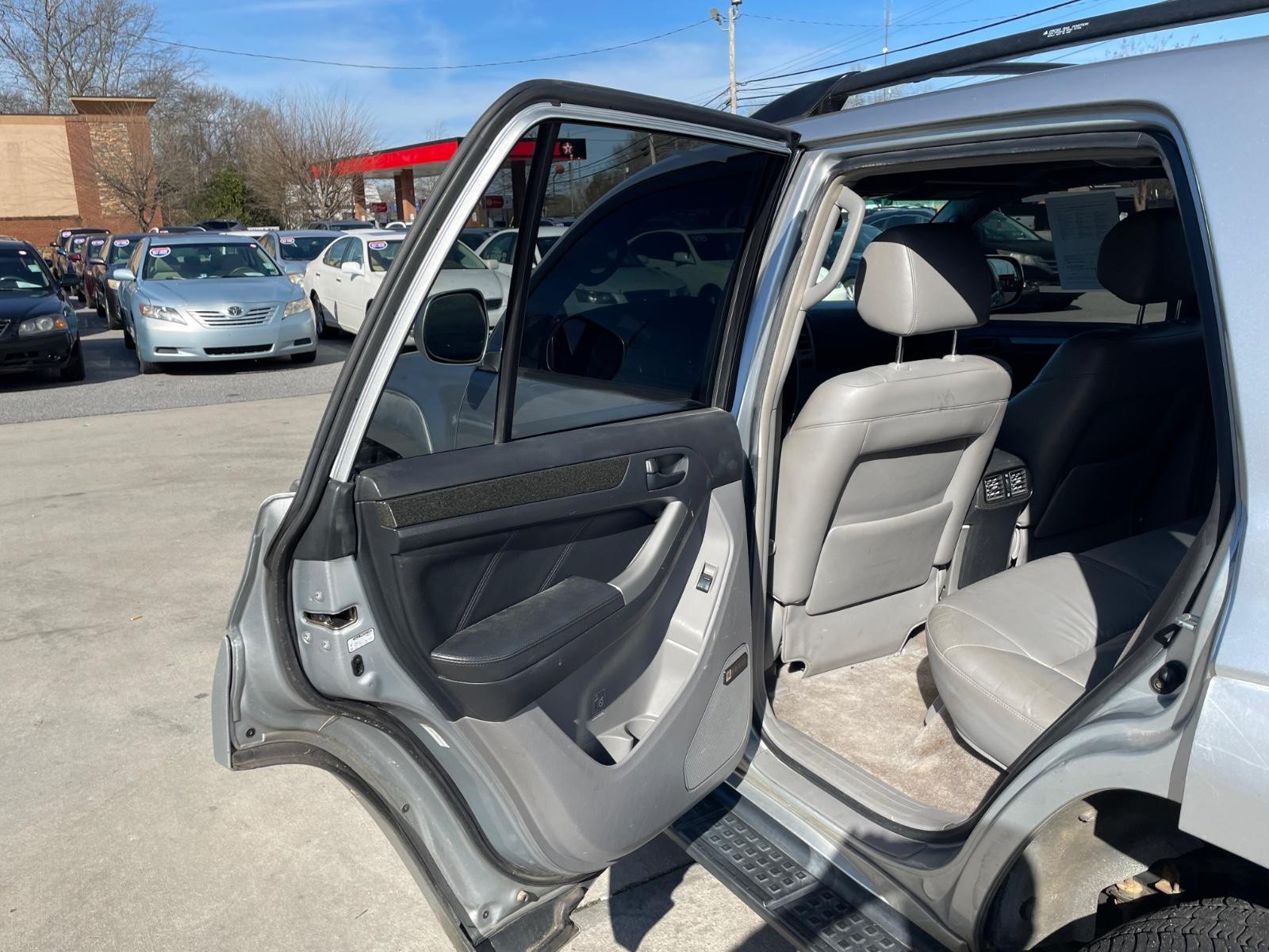 Toyota 4Runner Vehicle Full-screen Gallery Image 15
