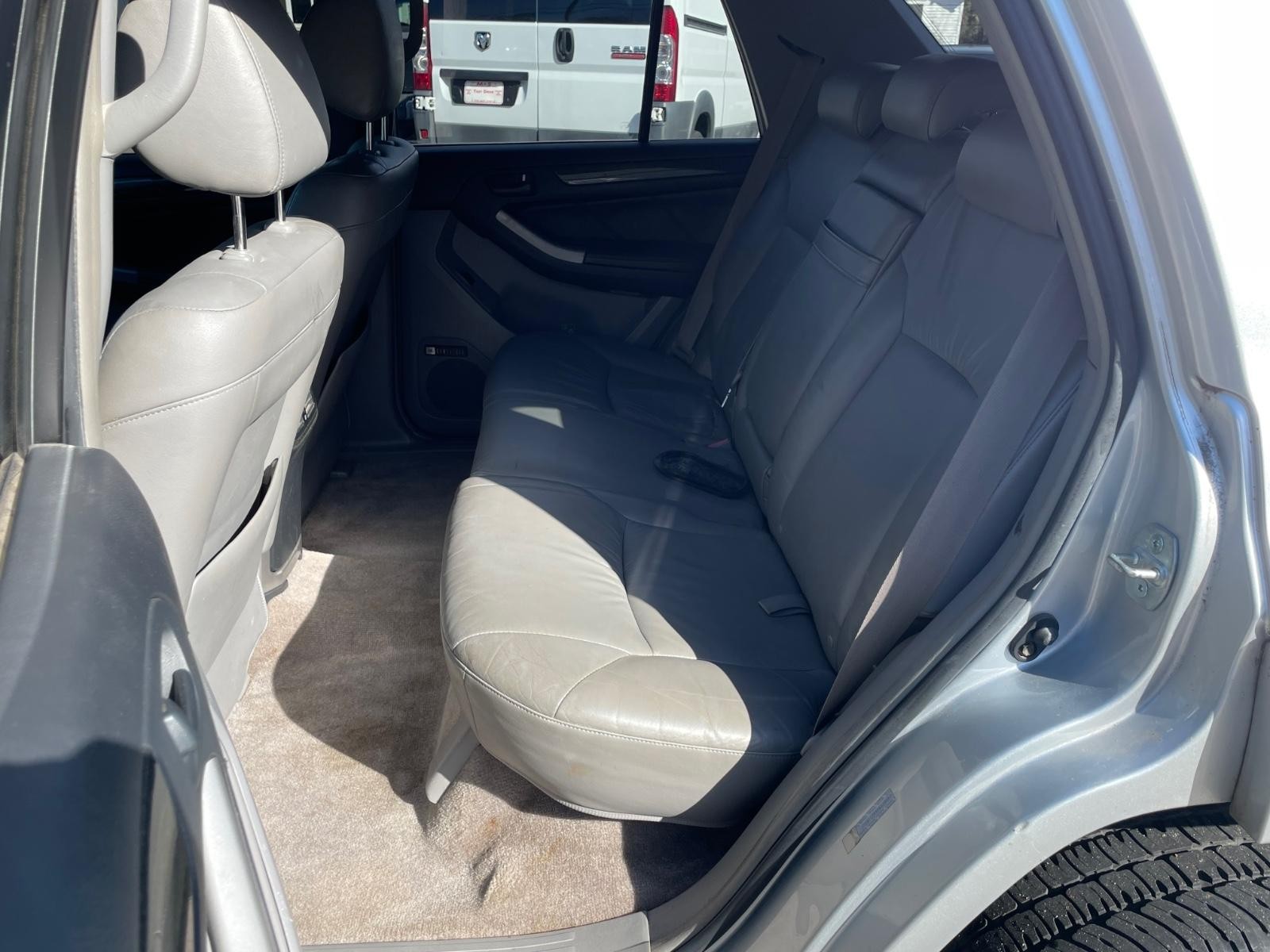 Toyota 4Runner Vehicle Full-screen Gallery Image 16