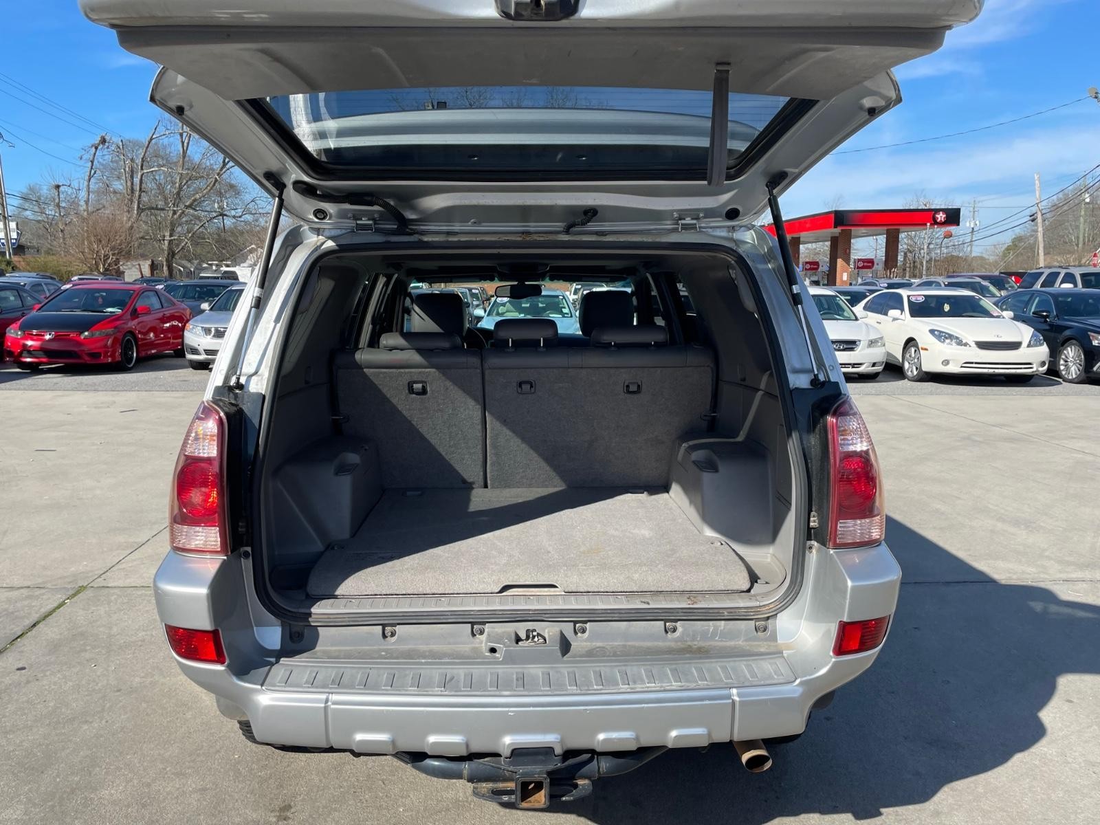 Toyota 4Runner Vehicle Full-screen Gallery Image 17