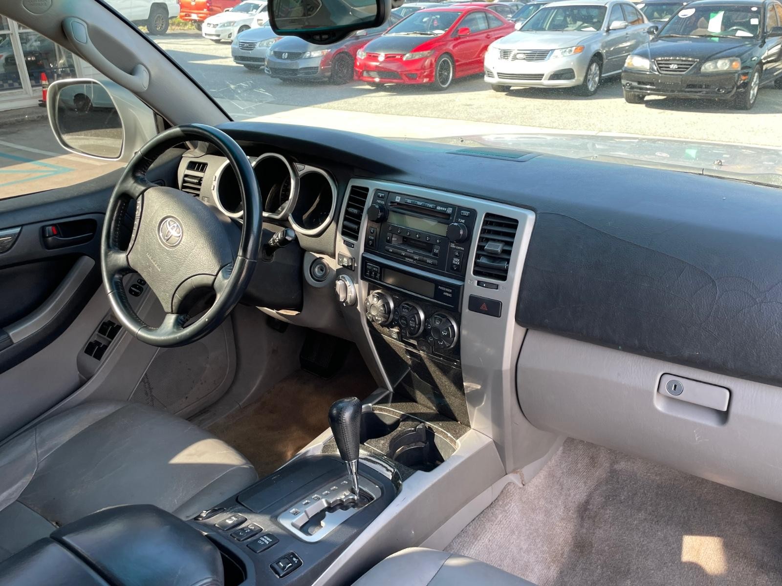 Toyota 4Runner Vehicle Full-screen Gallery Image 23