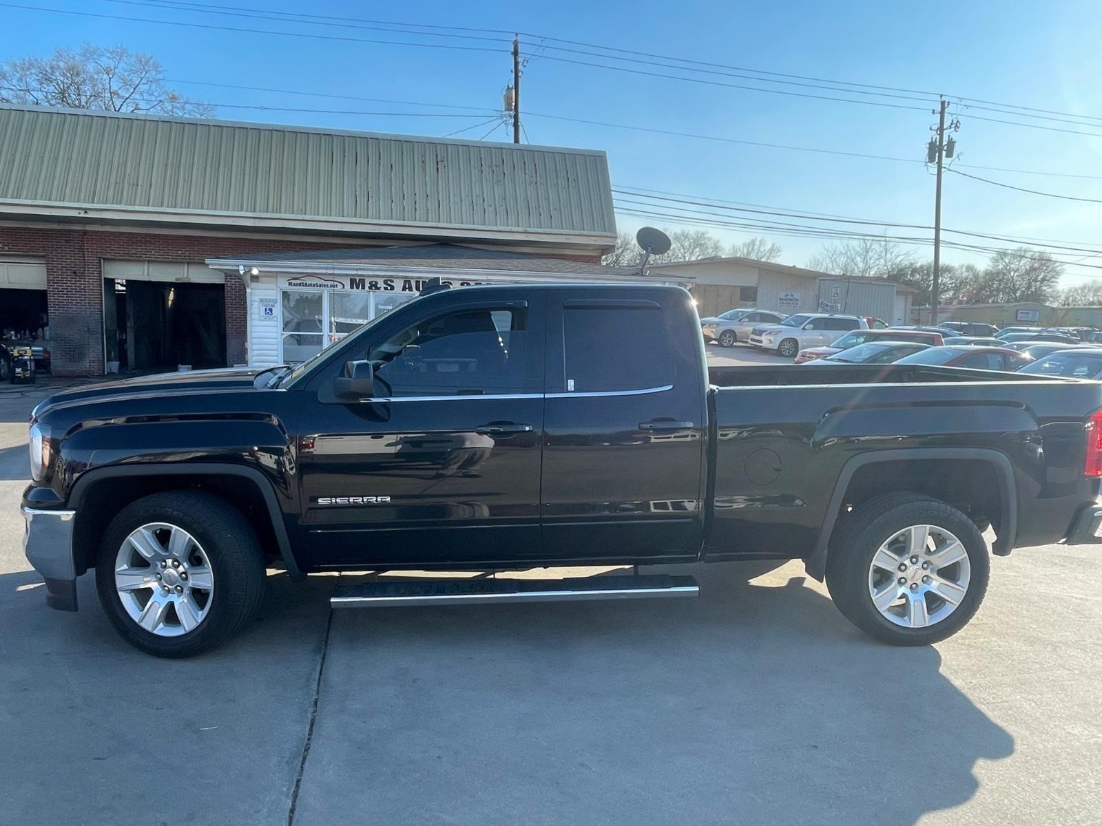 GMC Sierra 1500 Vehicle Full-screen Gallery Image 3