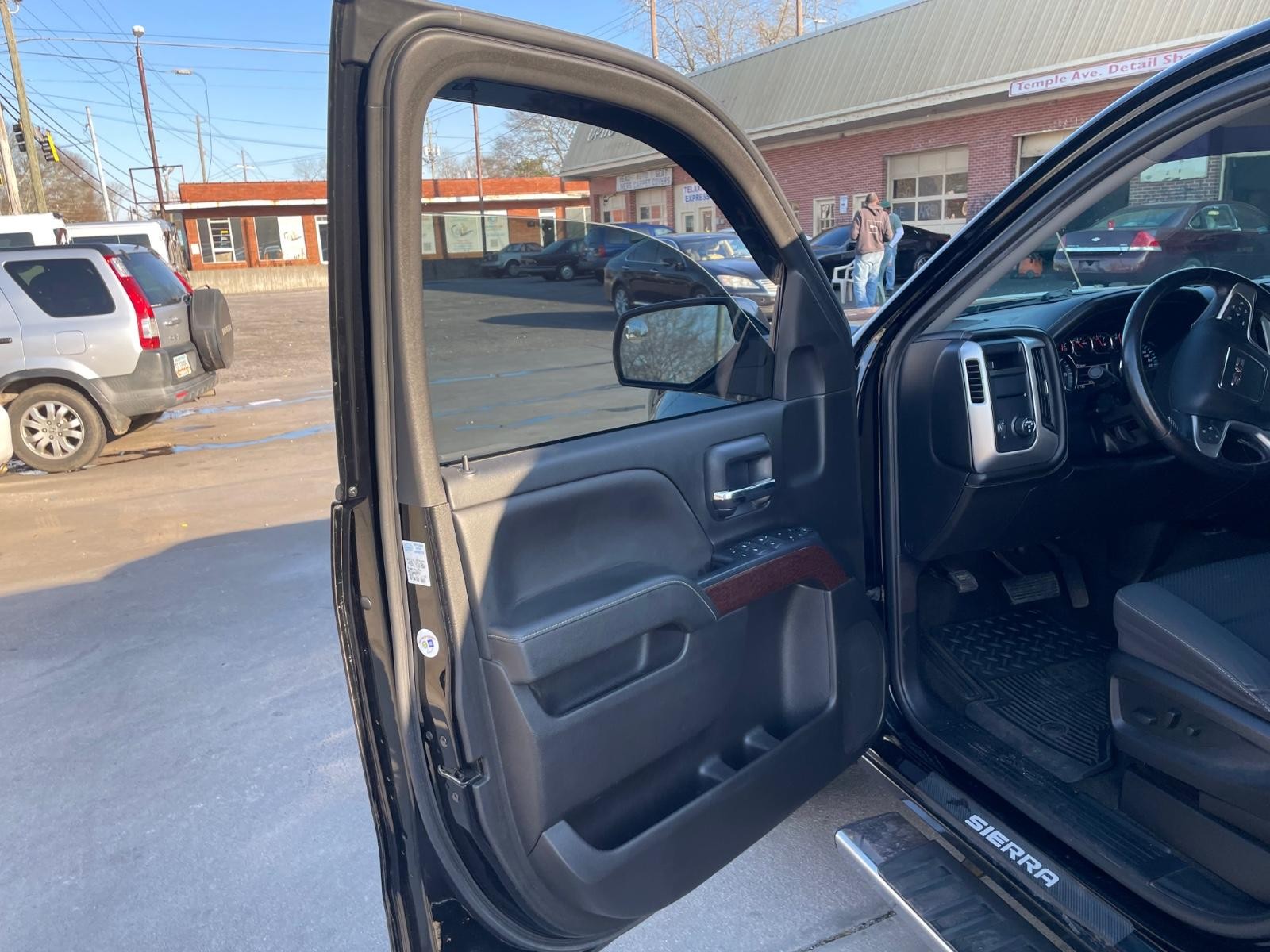 GMC Sierra 1500 Vehicle Full-screen Gallery Image 6