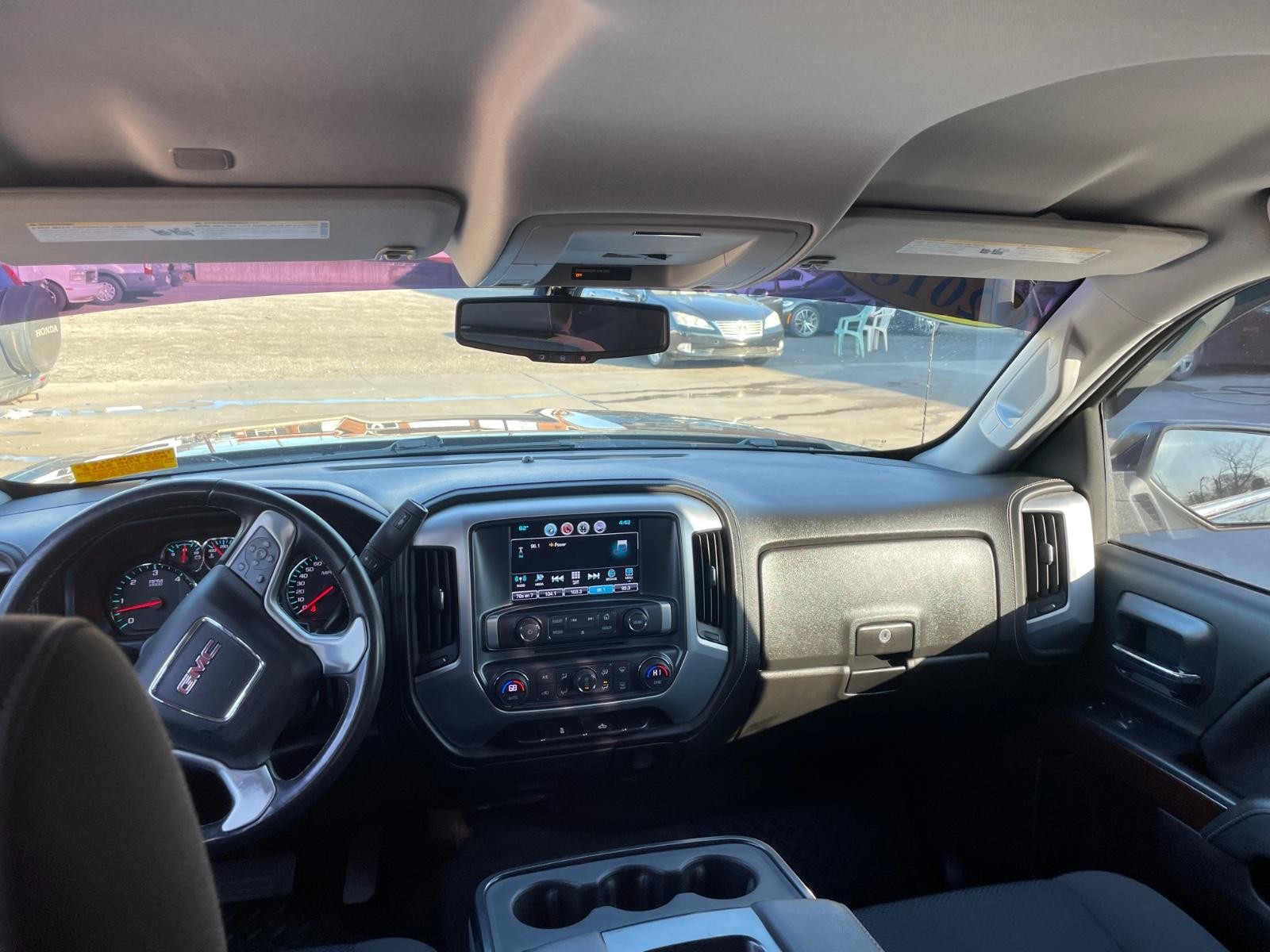 GMC Sierra 1500 Vehicle Full-screen Gallery Image 11