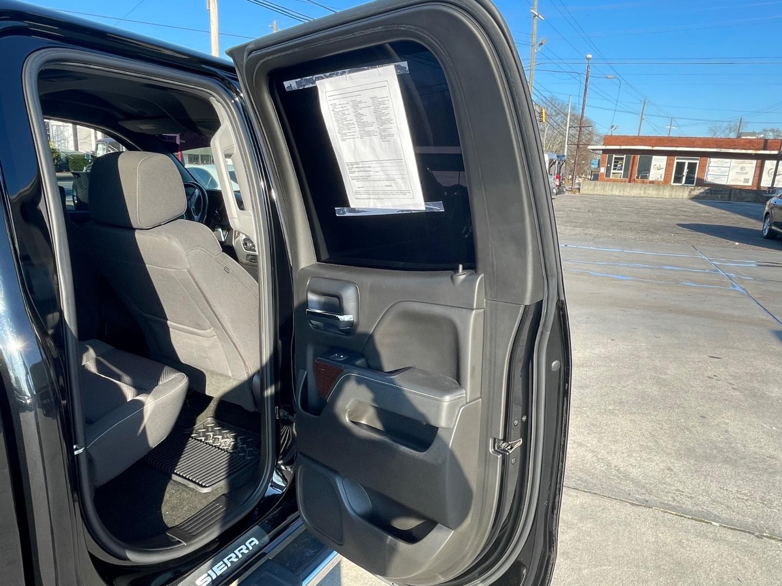 GMC Sierra 1500 Vehicle Full-screen Gallery Image 12