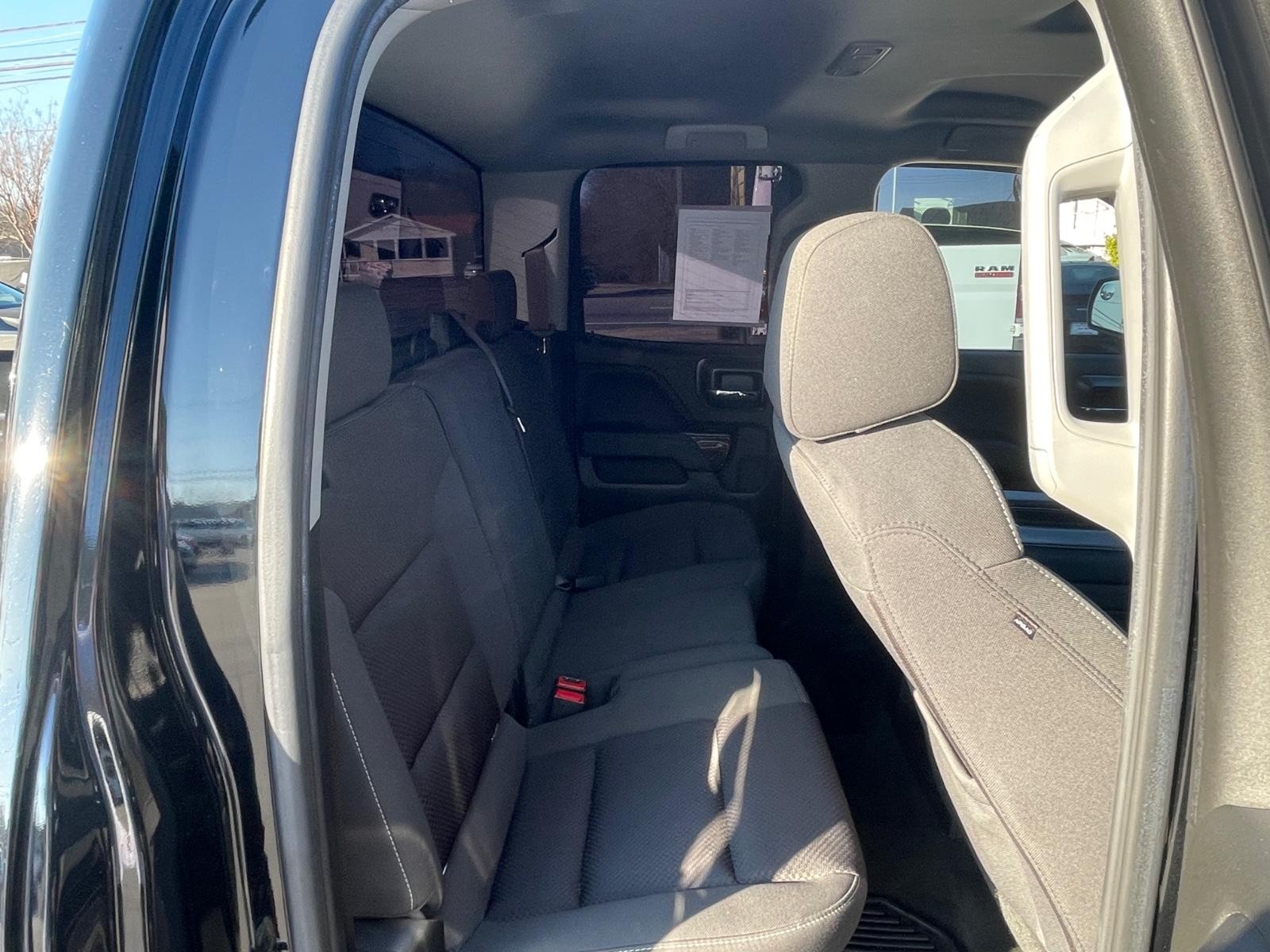 GMC Sierra 1500 Vehicle Full-screen Gallery Image 13