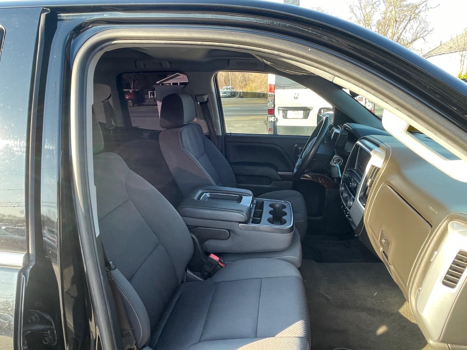 GMC Sierra 1500 Vehicle Full-screen Gallery Image 16