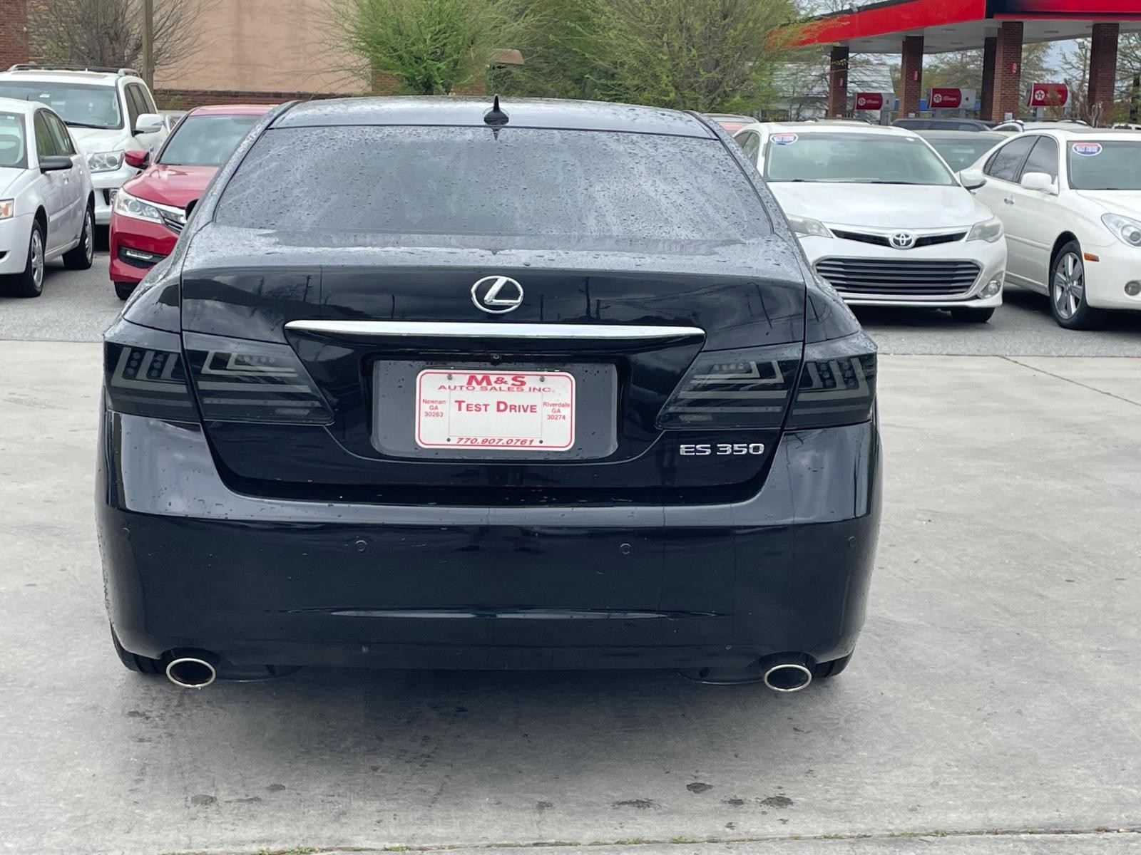 Lexus ES 350 Vehicle Full-screen Gallery Image 3