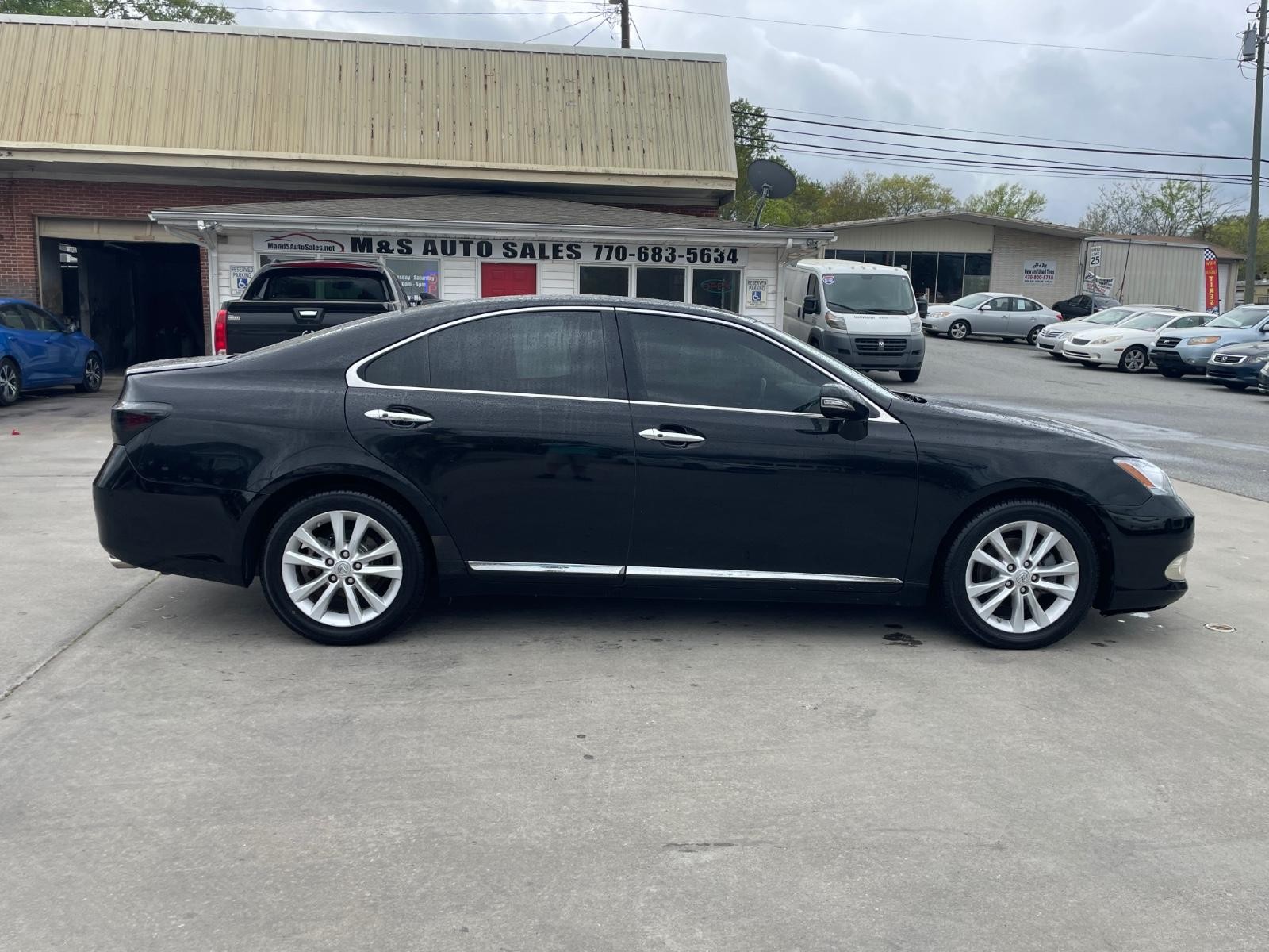 Lexus ES 350 Vehicle Full-screen Gallery Image 4