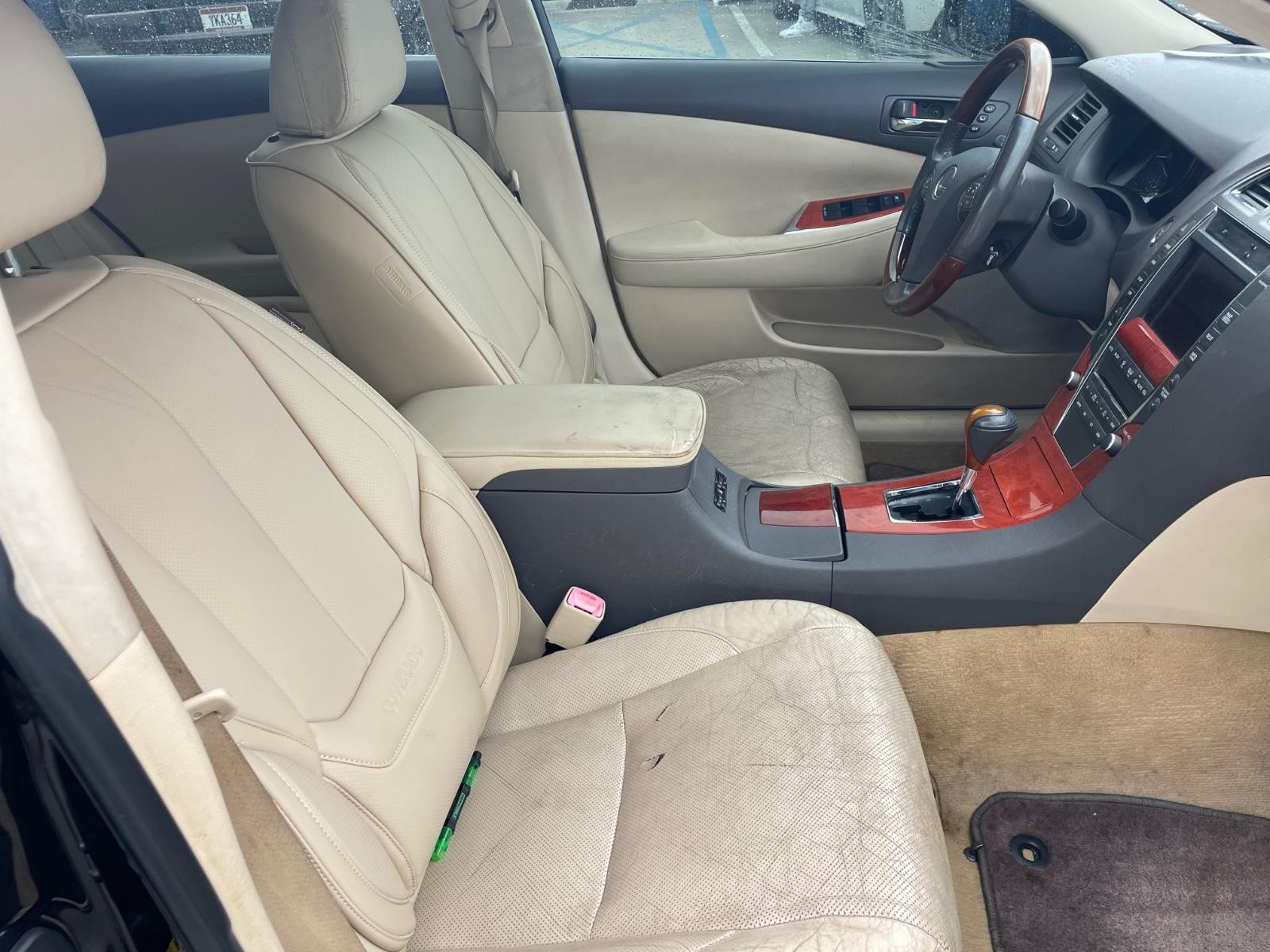 Lexus ES 350 Vehicle Full-screen Gallery Image 7