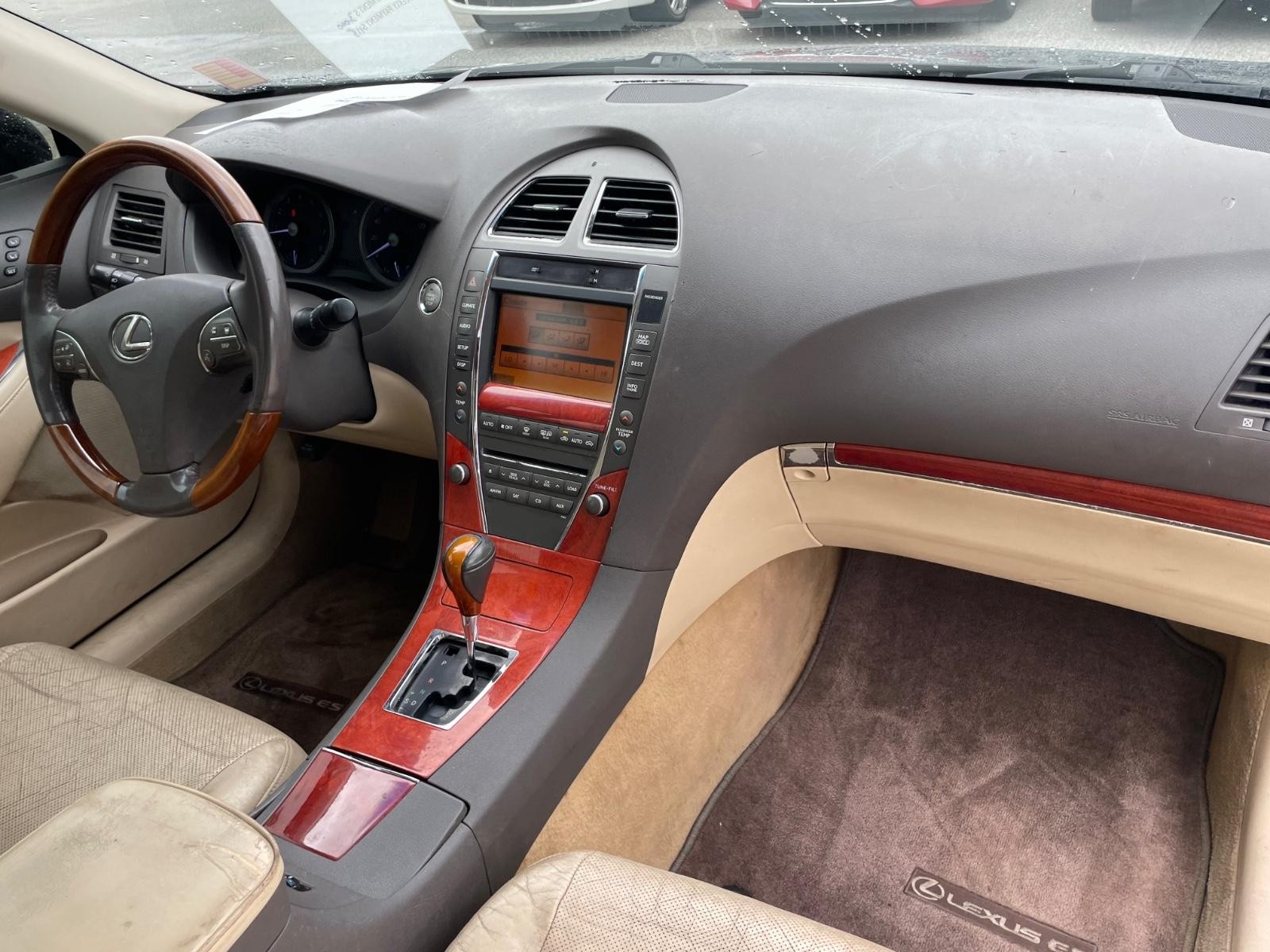 Lexus ES 350 Vehicle Full-screen Gallery Image 8