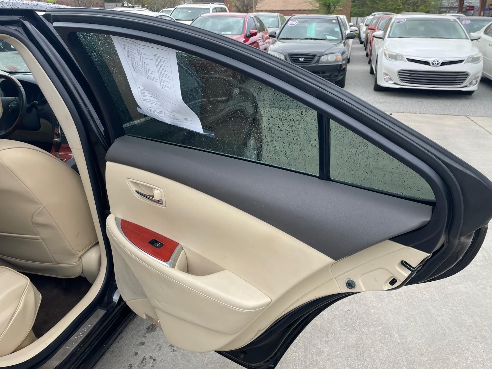 Lexus ES 350 Vehicle Full-screen Gallery Image 9