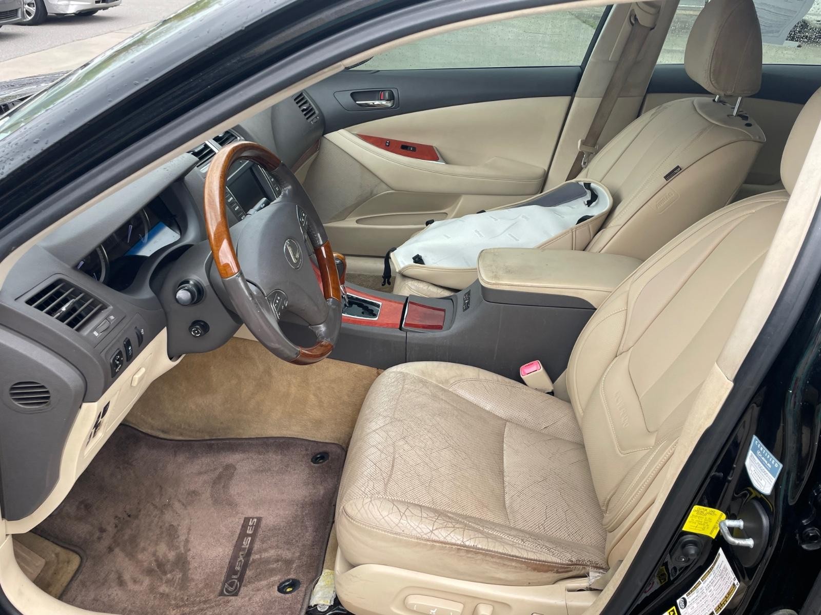 Lexus ES 350 Vehicle Full-screen Gallery Image 15