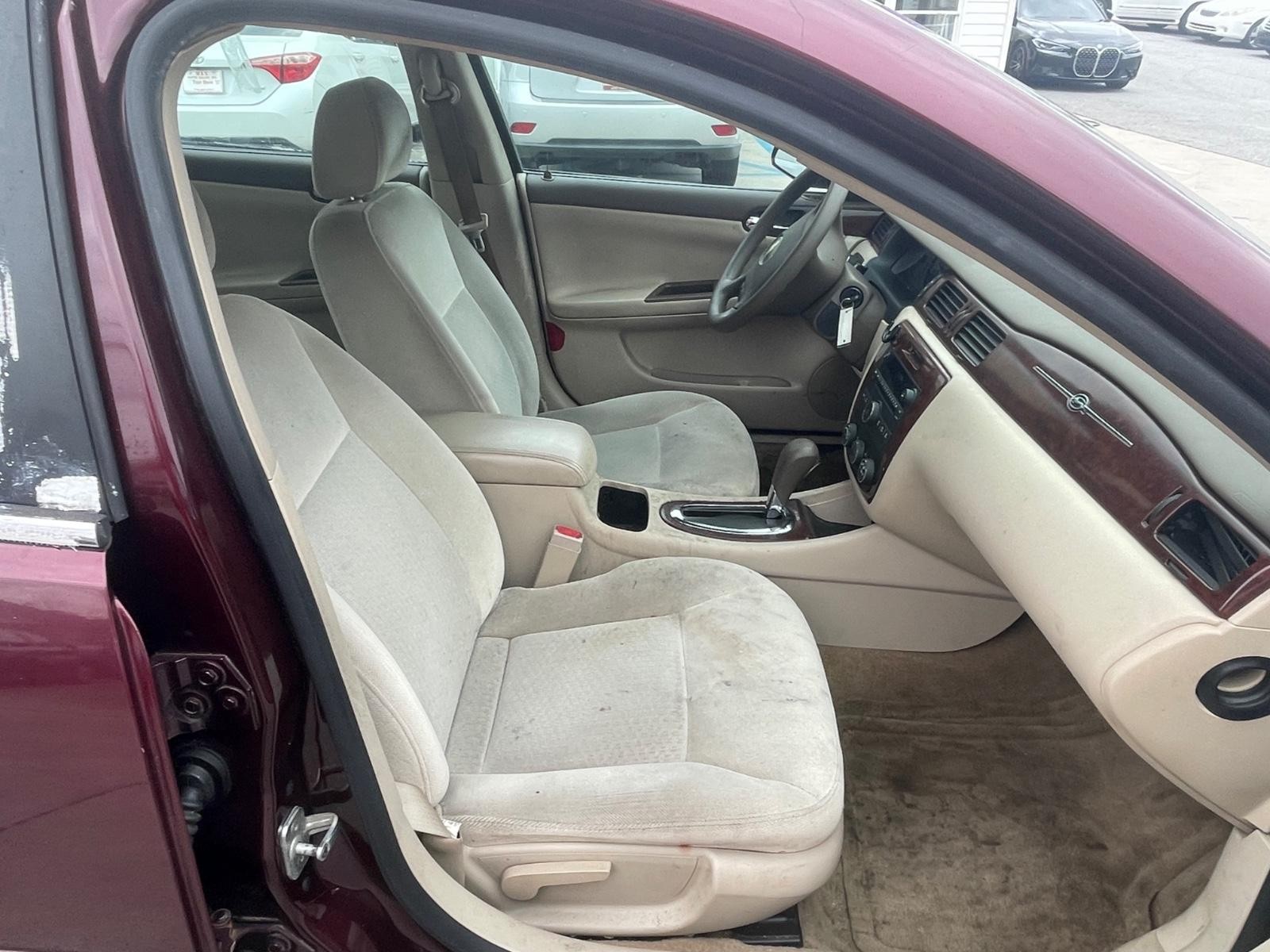 Chevrolet Impala Vehicle Full-screen Gallery Image 7