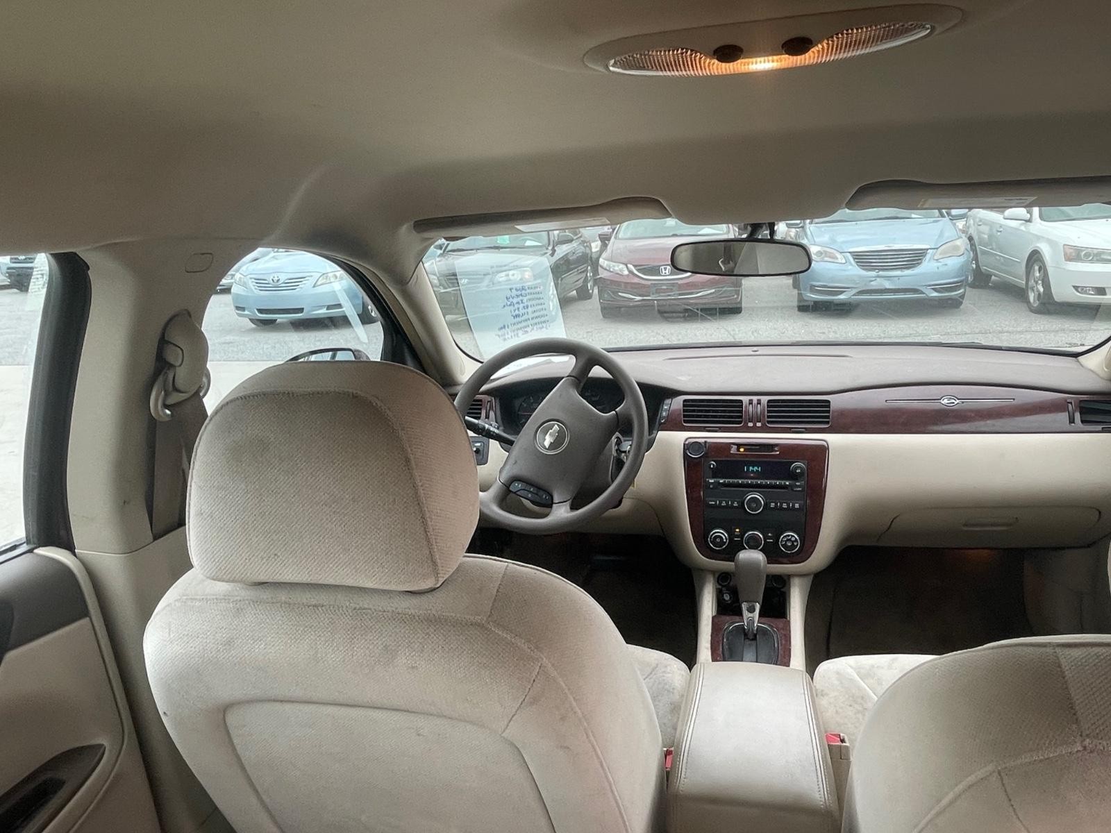 Chevrolet Impala Vehicle Full-screen Gallery Image 10