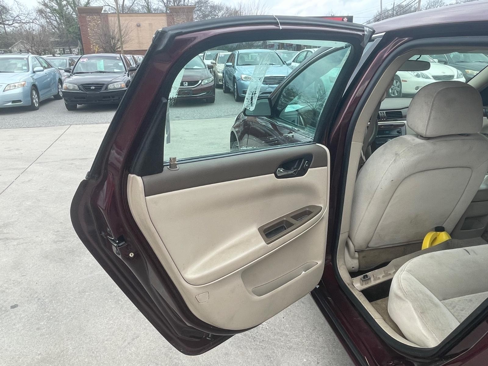 Chevrolet Impala Vehicle Full-screen Gallery Image 11