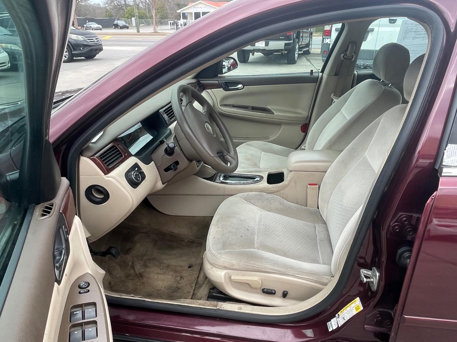 Chevrolet Impala Vehicle Full-screen Gallery Image 14