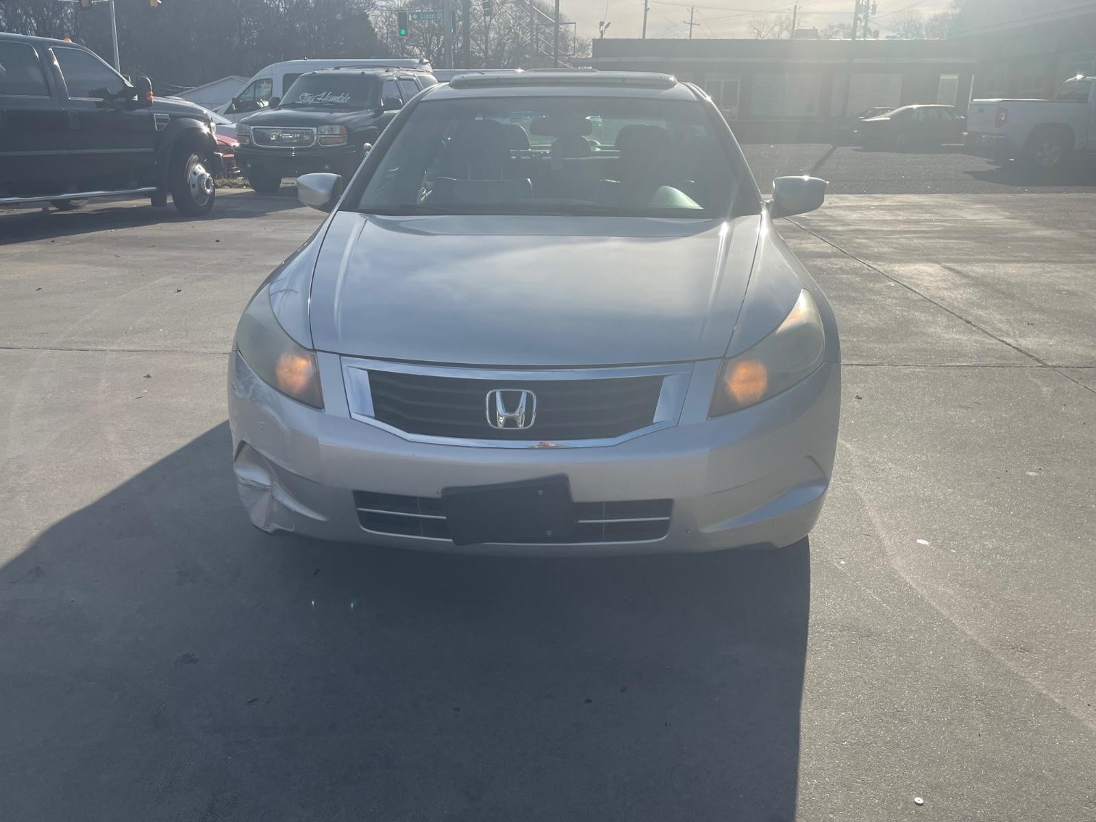 Honda Accord Sedan Vehicle Full-screen Gallery Image 2