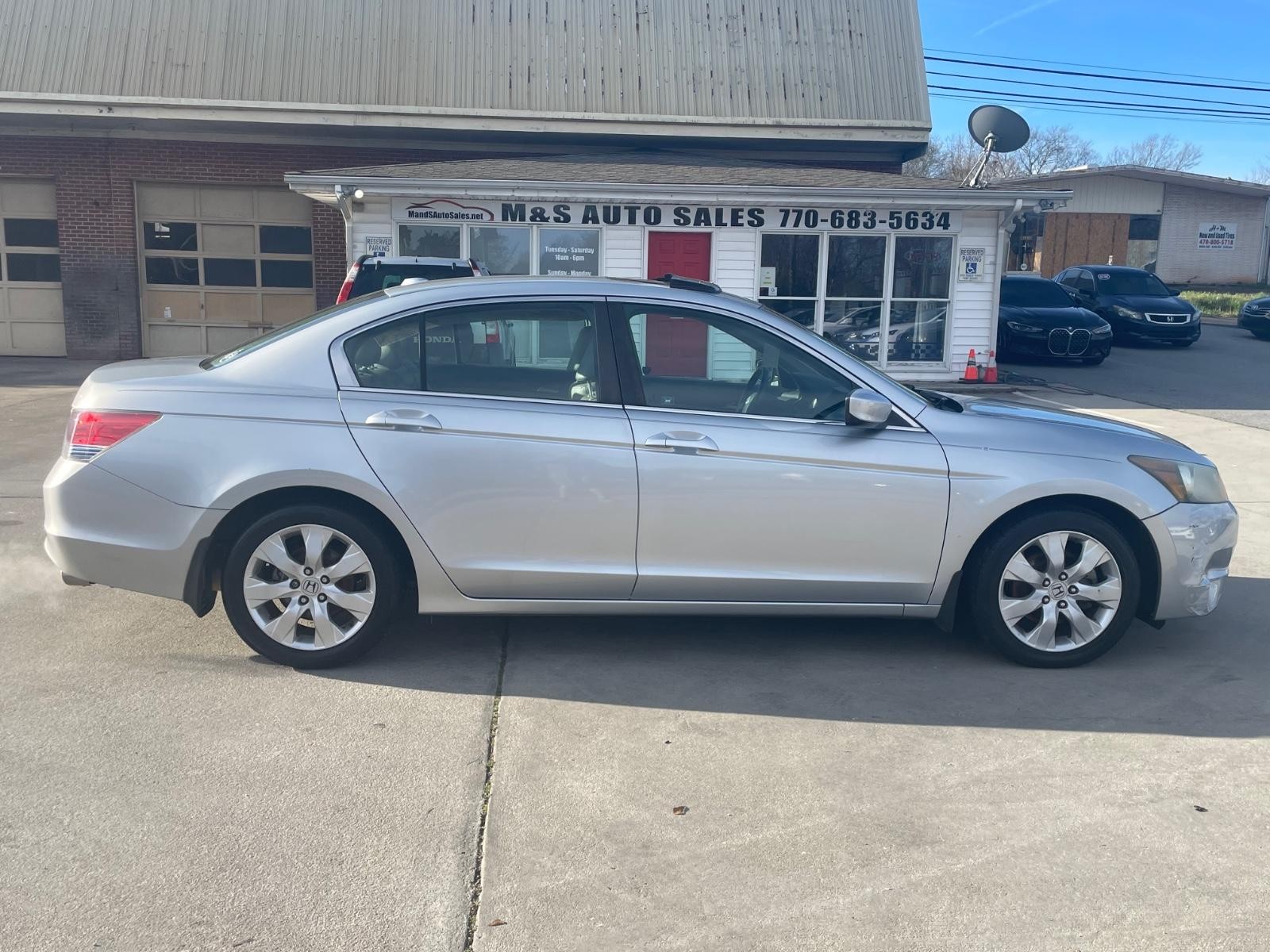 Honda Accord Sedan Vehicle Full-screen Gallery Image 4