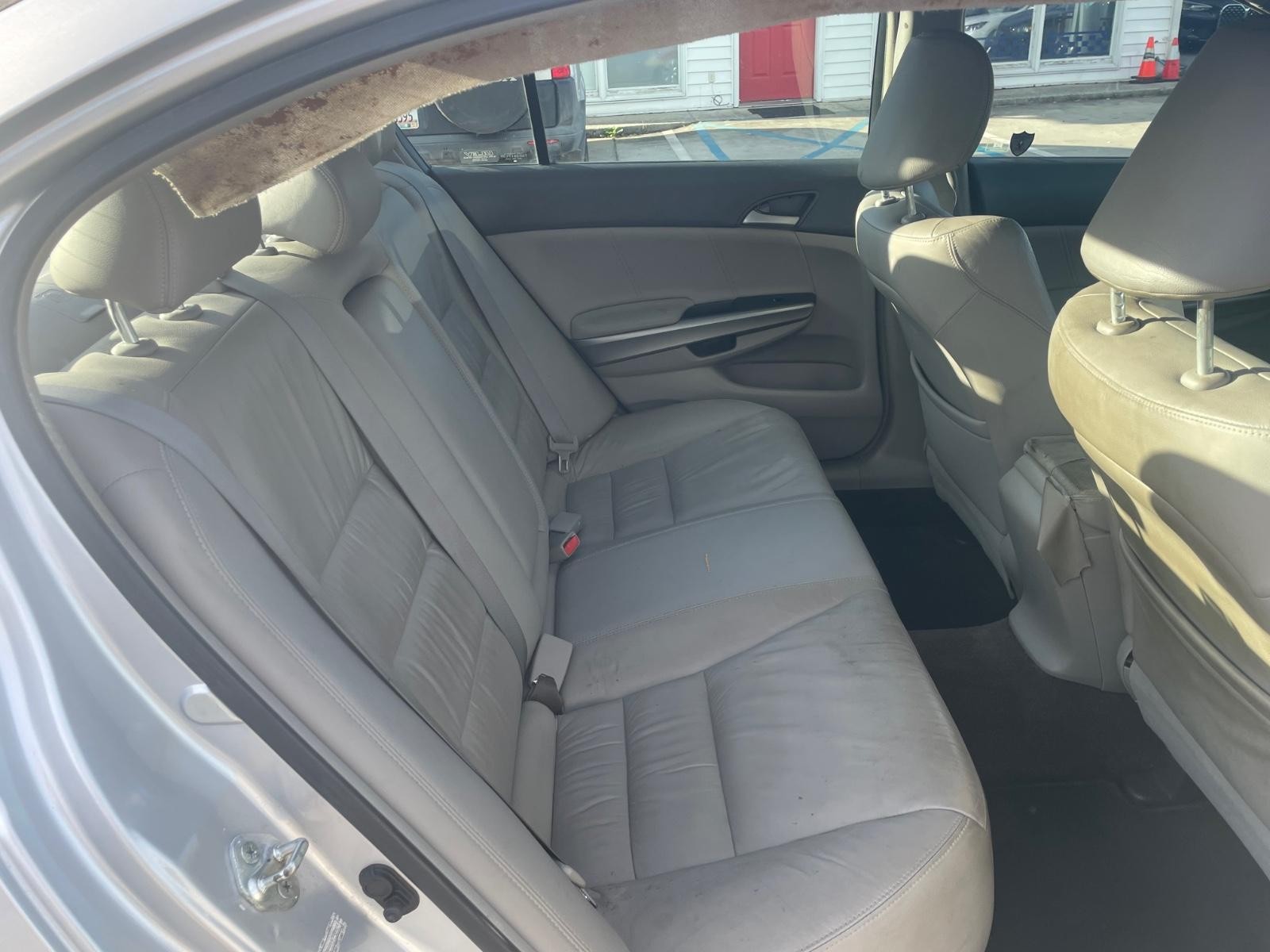 Honda Accord Sedan Vehicle Full-screen Gallery Image 9