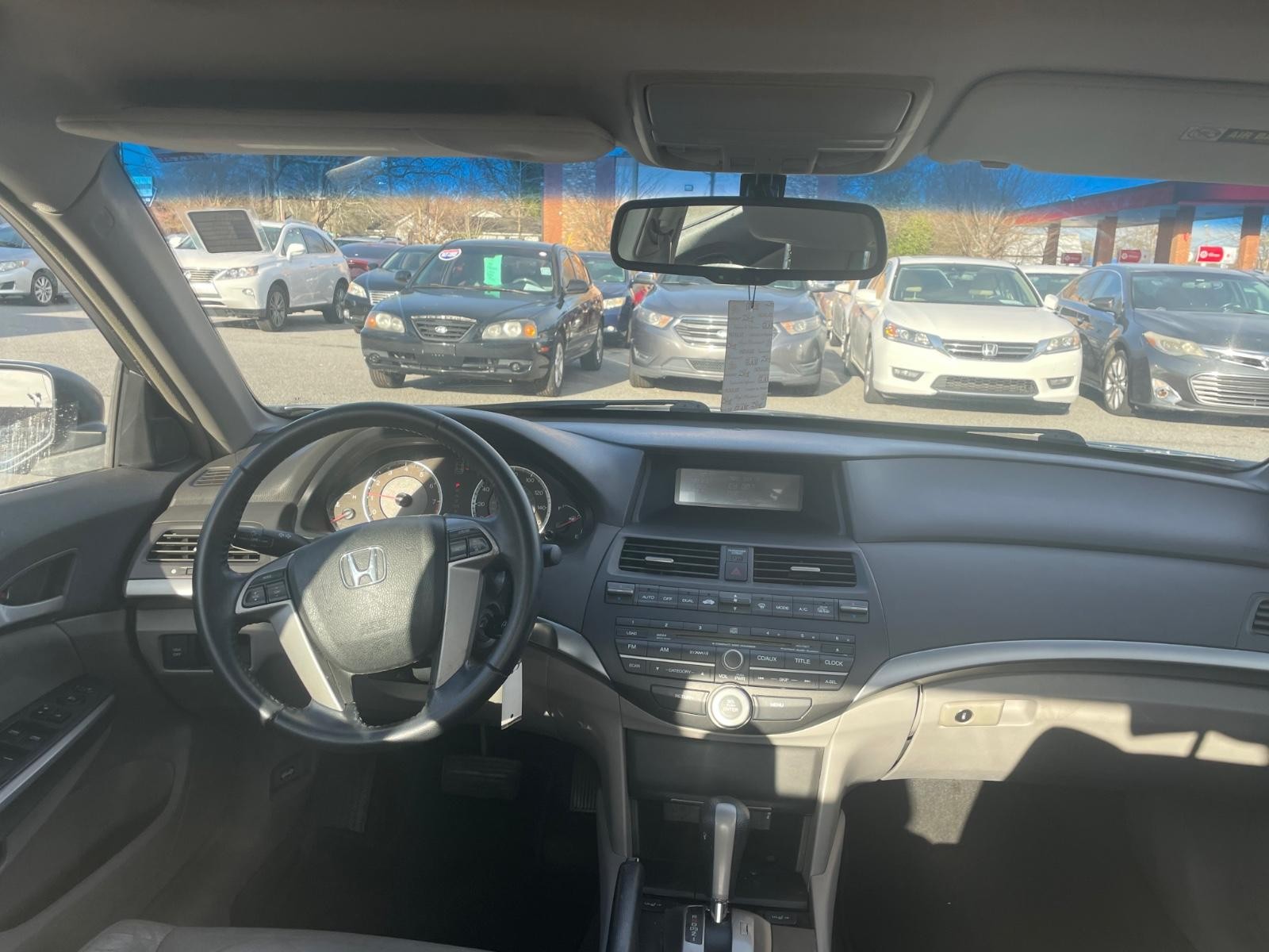 Honda Accord Sedan Vehicle Full-screen Gallery Image 10